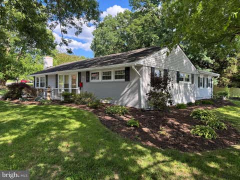 Photo of 7111 Cindy Lane, ANNANDALE, VA 22003 (MLS # VAFX2321286)