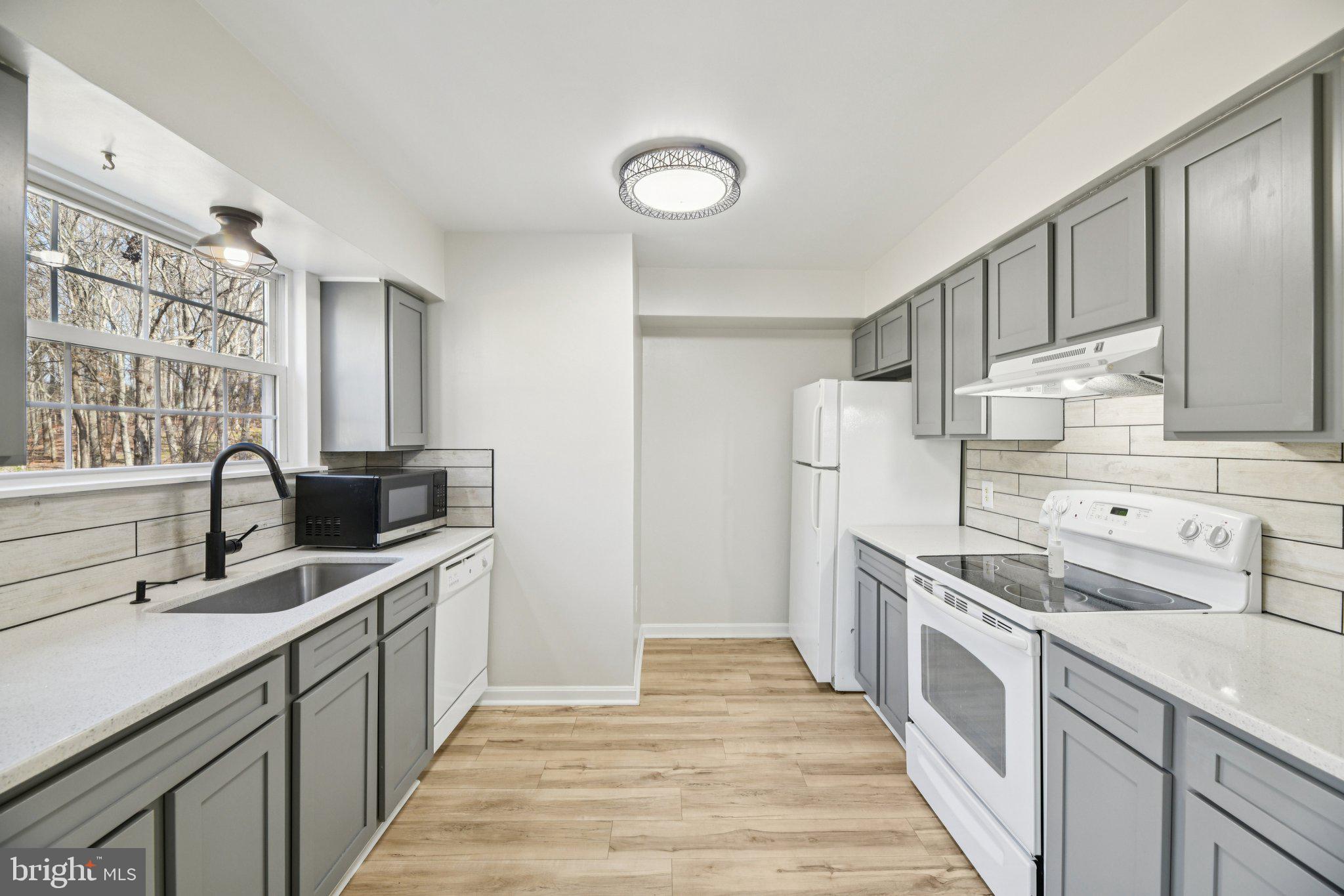 POPLAR WOODS - Residential