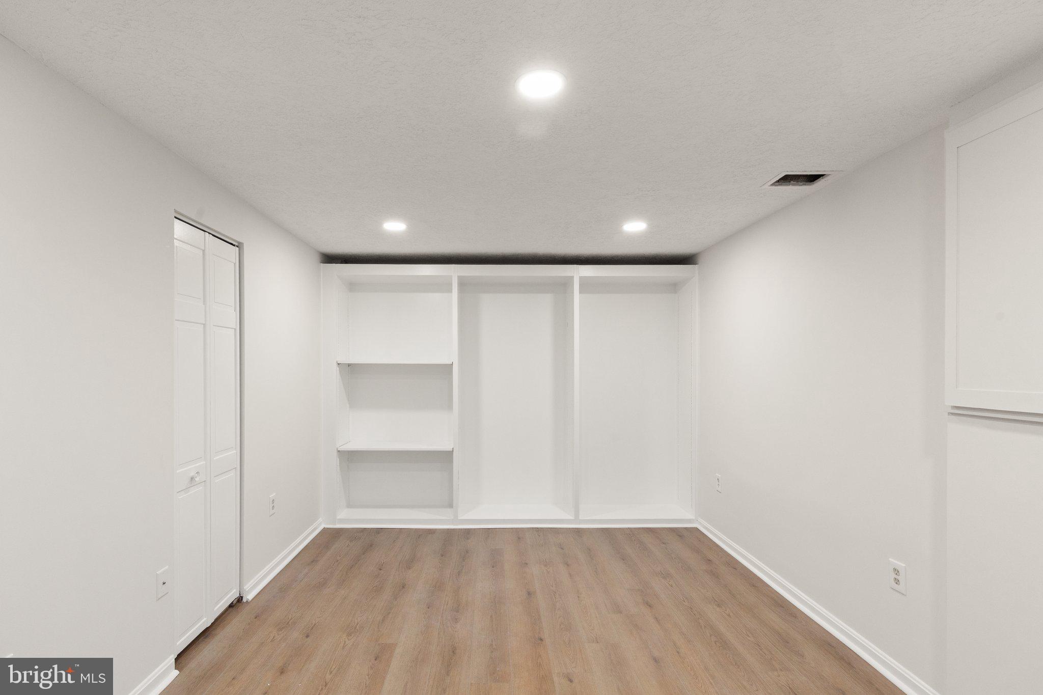 MAYFIELD MANOR - Residential