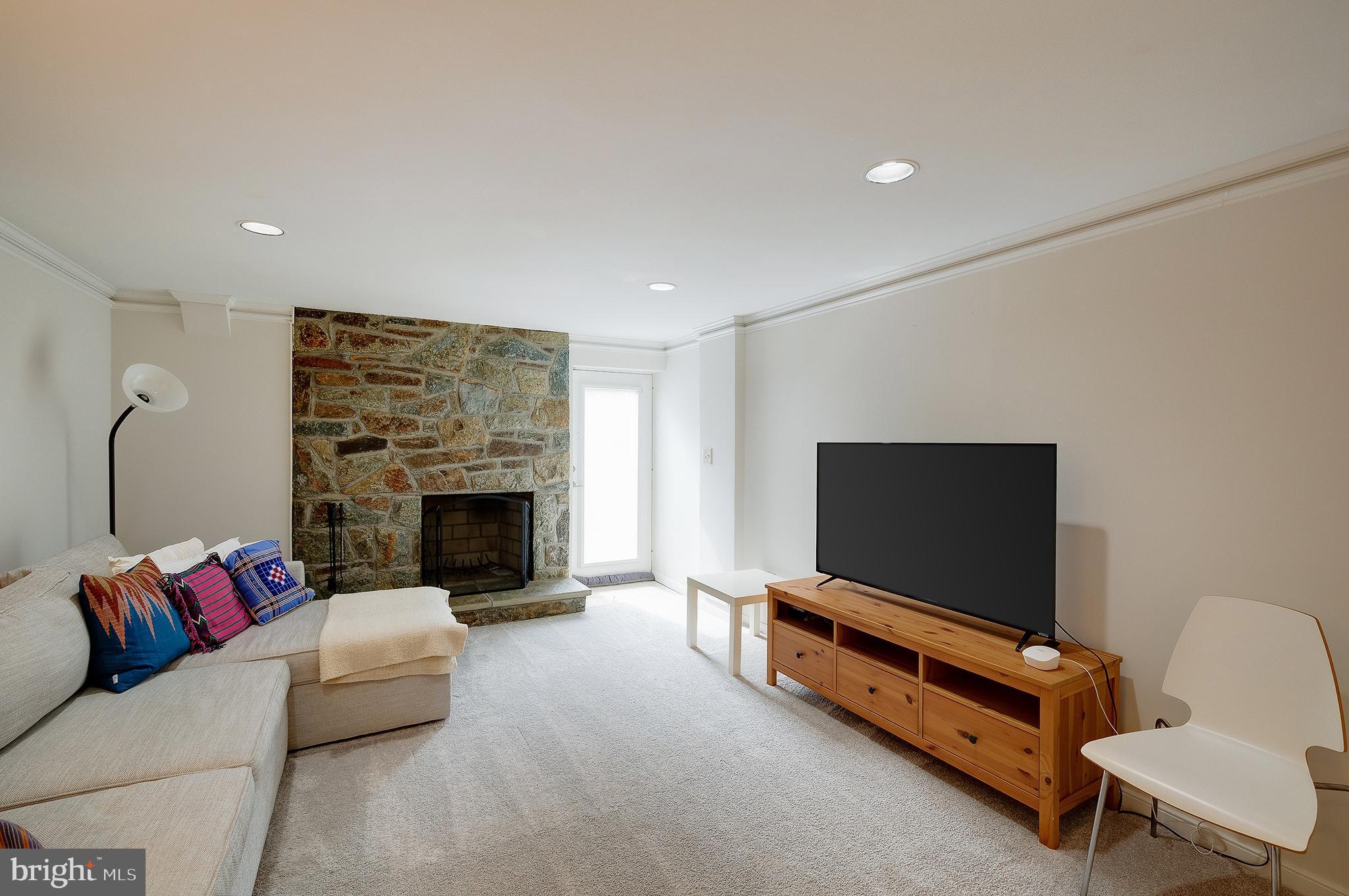 MAPLEWOOD MANOR - Residential Lease