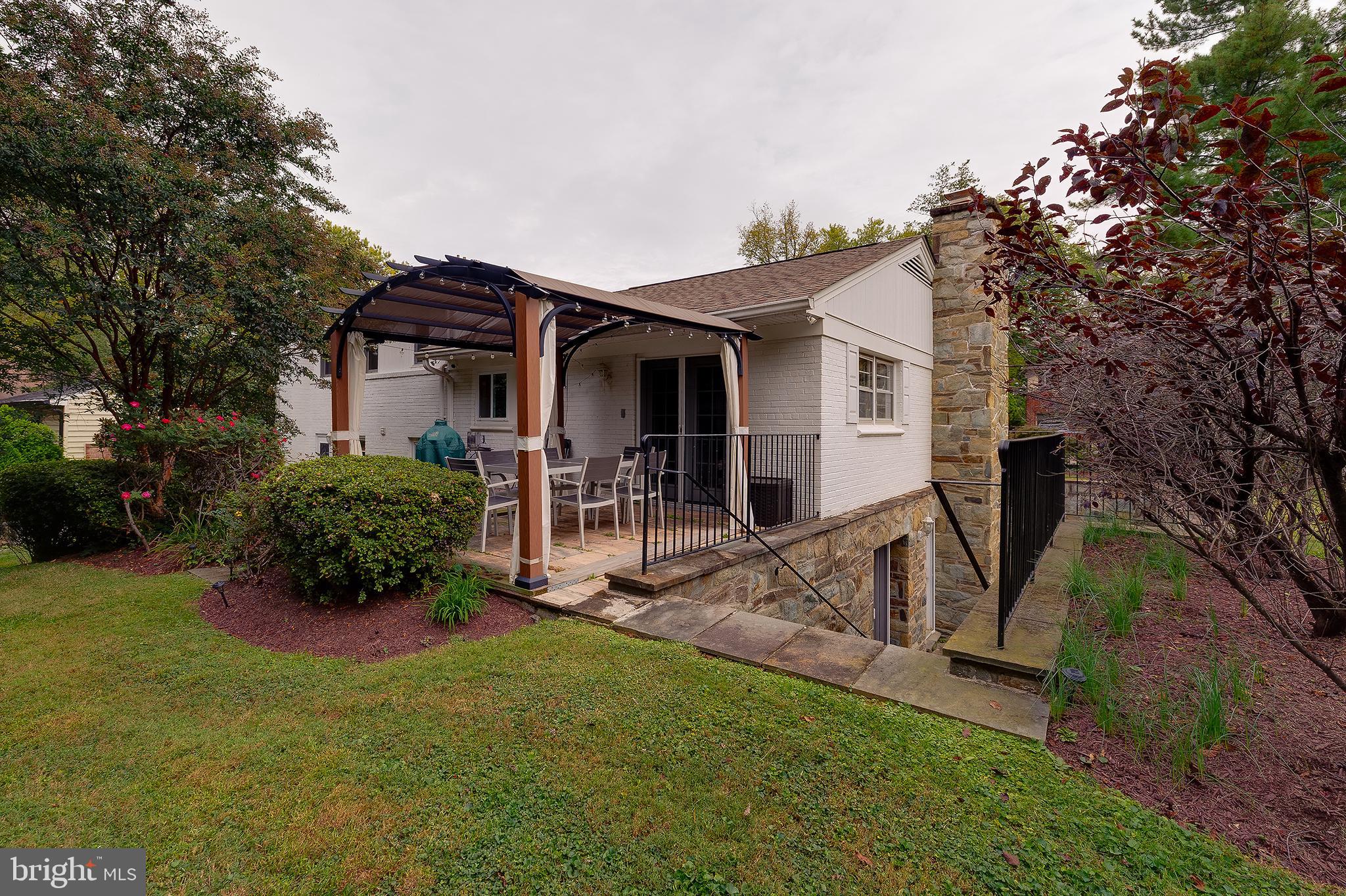 MAPLEWOOD MANOR - Residential Lease