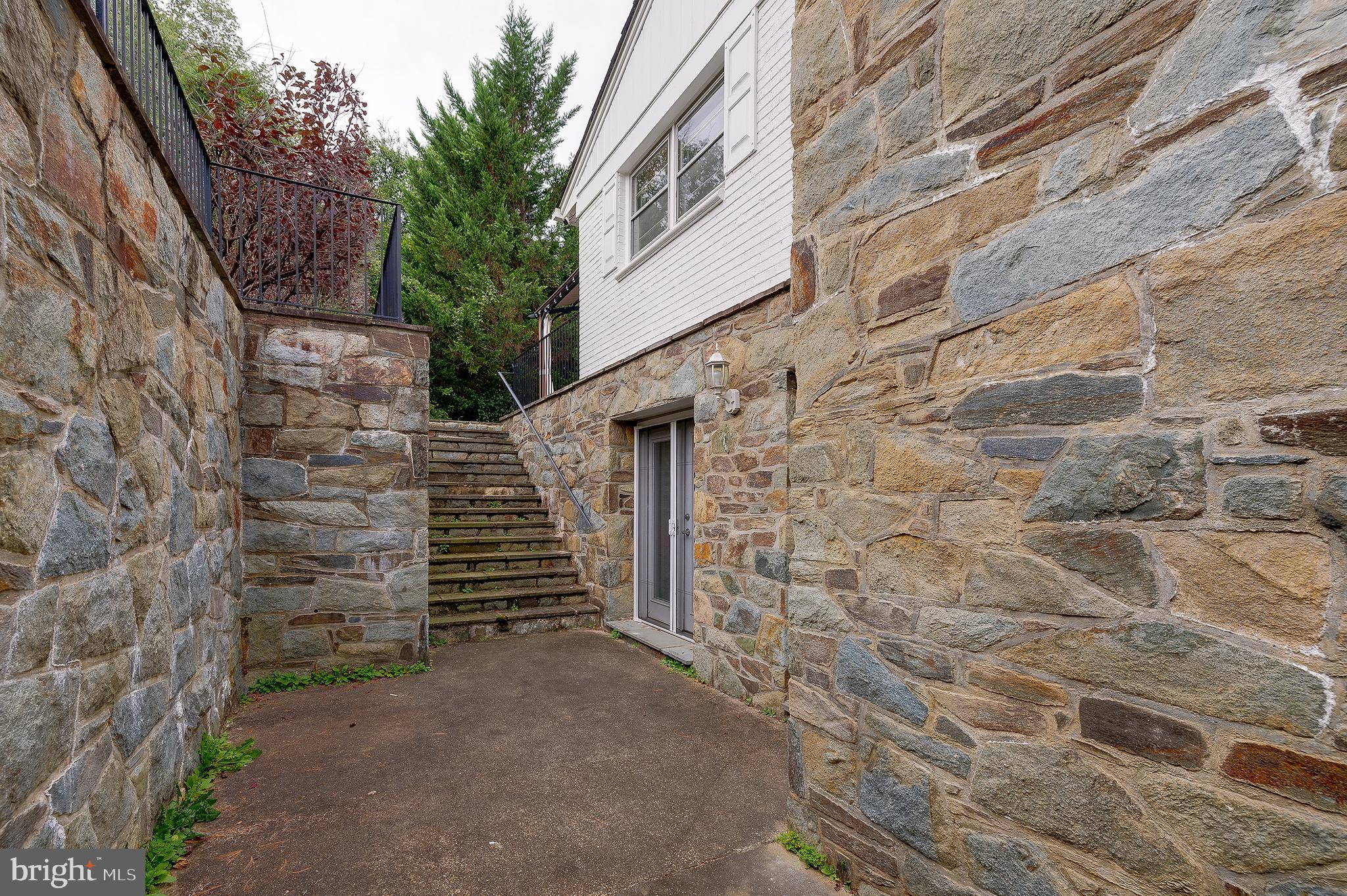 MAPLEWOOD MANOR - Residential Lease