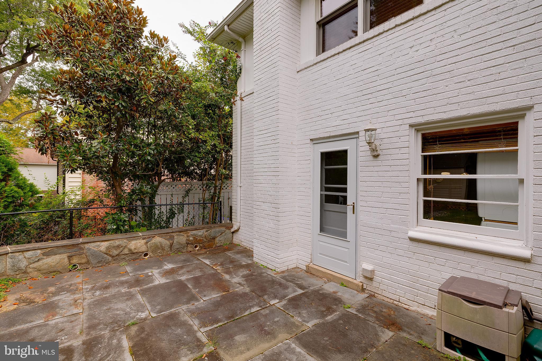 MAPLEWOOD MANOR - Residential Lease