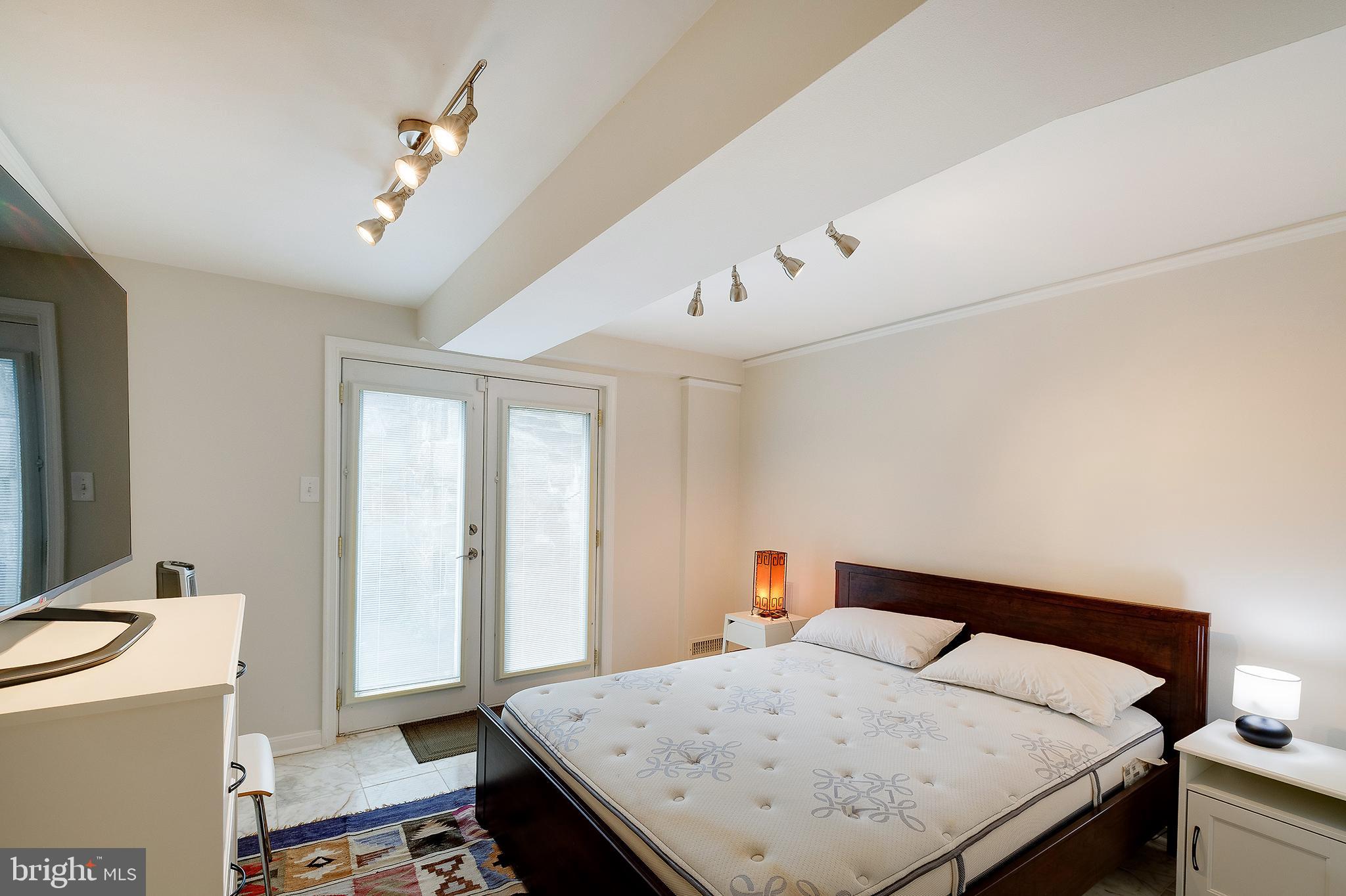 MAPLEWOOD MANOR - Residential Lease