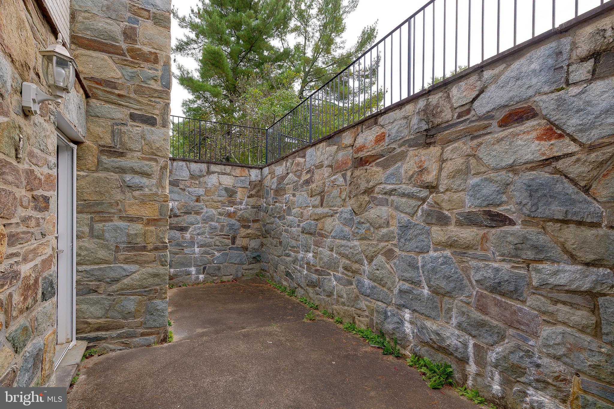 MAPLEWOOD MANOR - Residential Lease