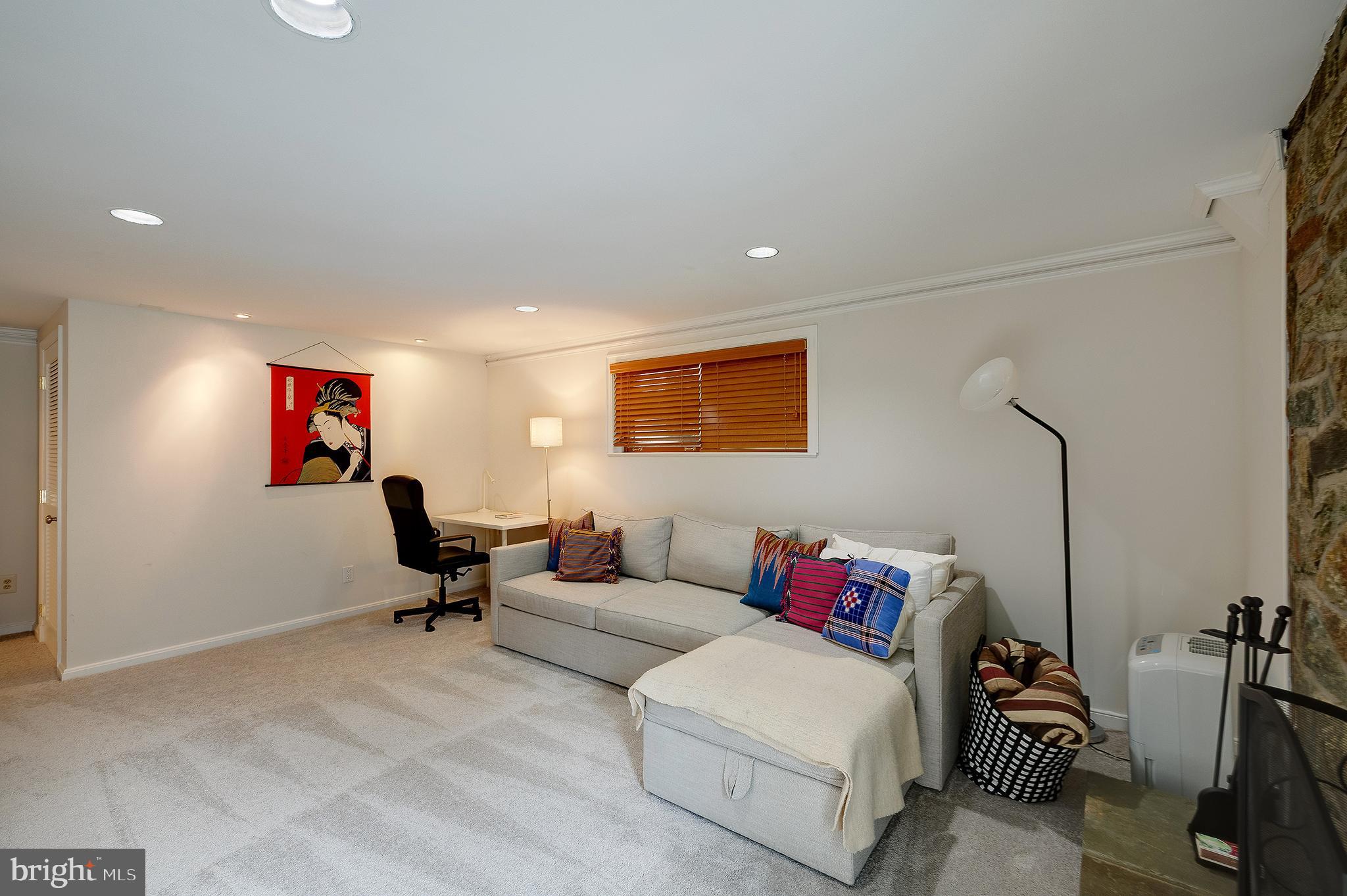 MAPLEWOOD MANOR - Residential Lease