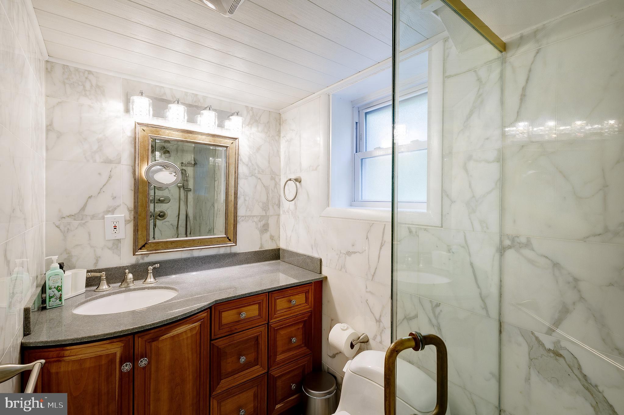 MAPLEWOOD MANOR - Residential Lease