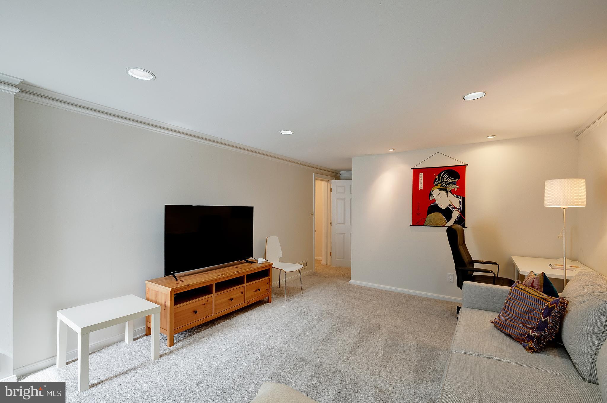 MAPLEWOOD MANOR - Residential Lease