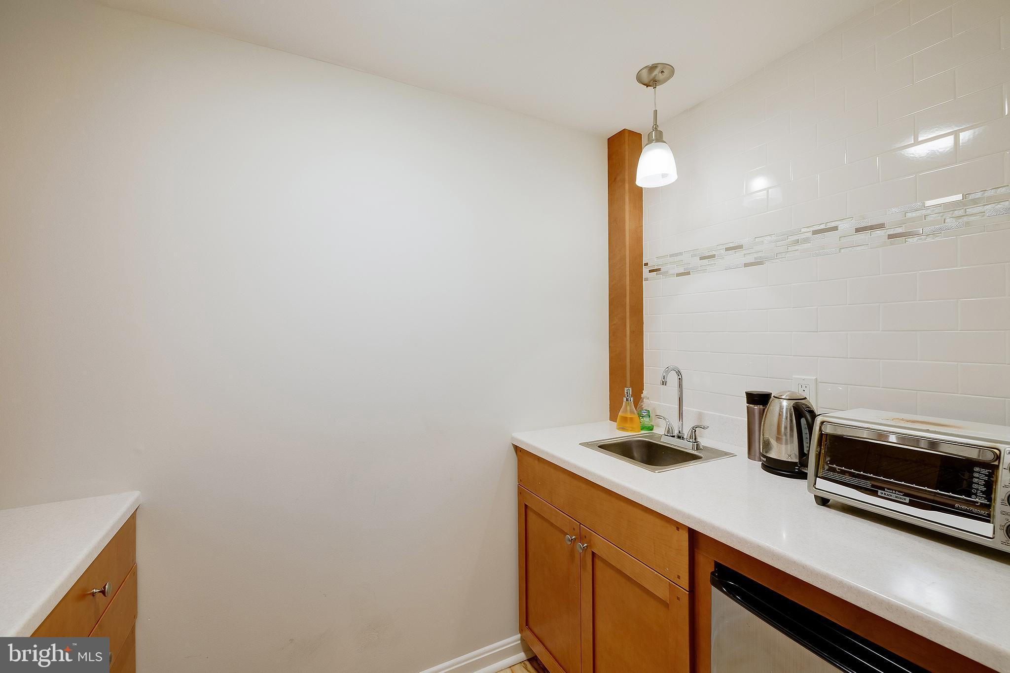 MAPLEWOOD MANOR - Residential Lease