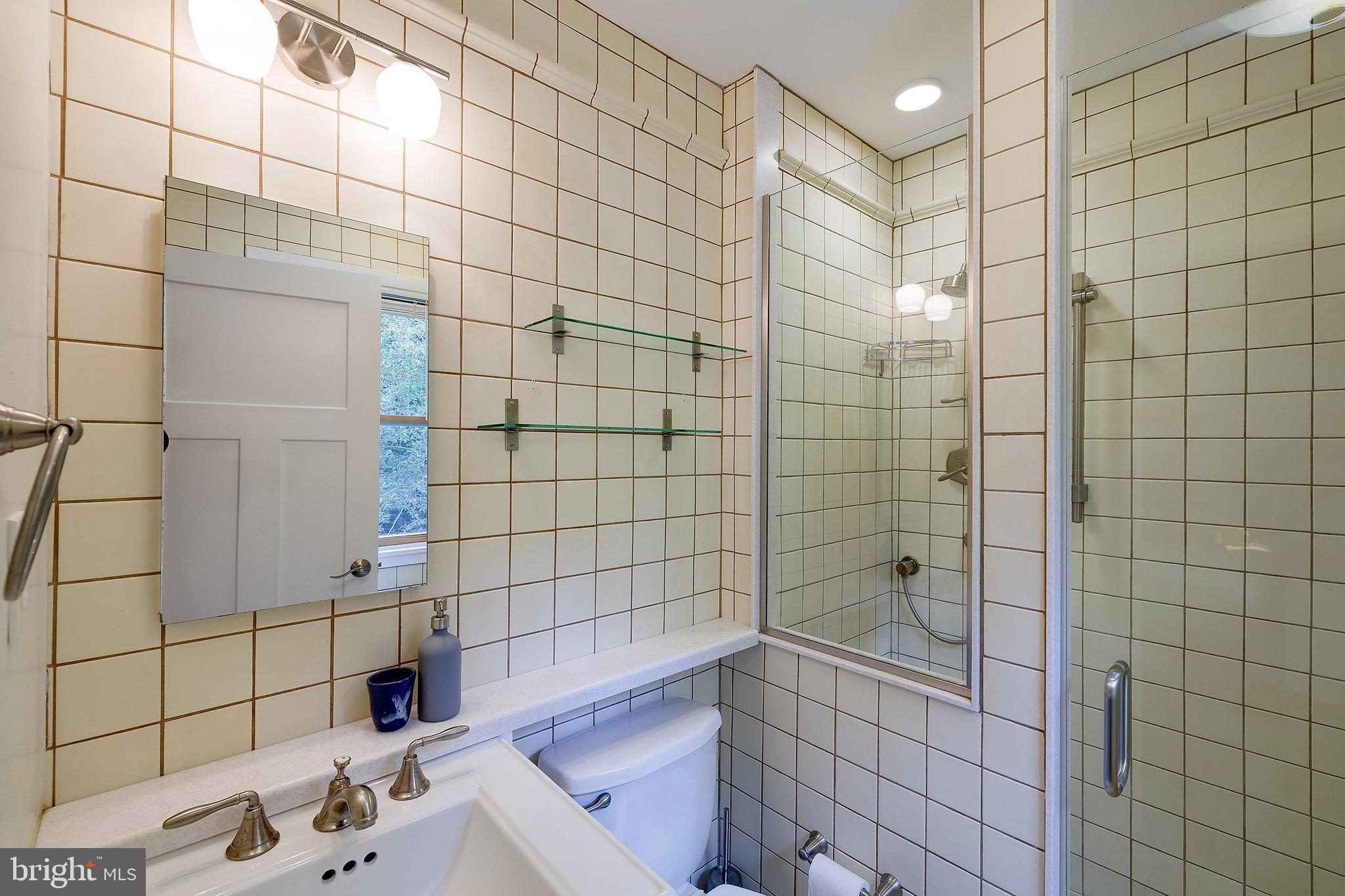 MAPLEWOOD MANOR - Residential Lease