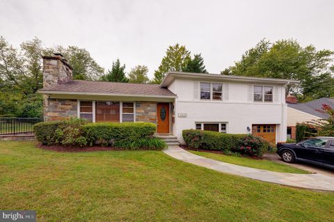 Photo of 9420 Holland Avenue, BETHESDA, MD 20814 (MLS # MDMC2201842)