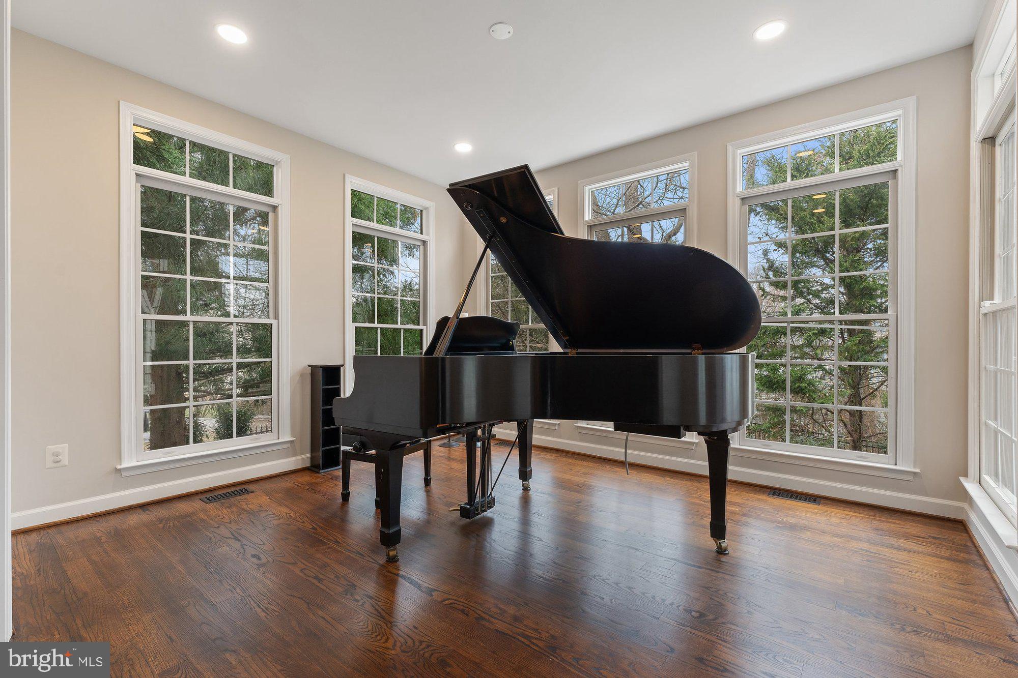 MARSHALL ESTATES - Residential