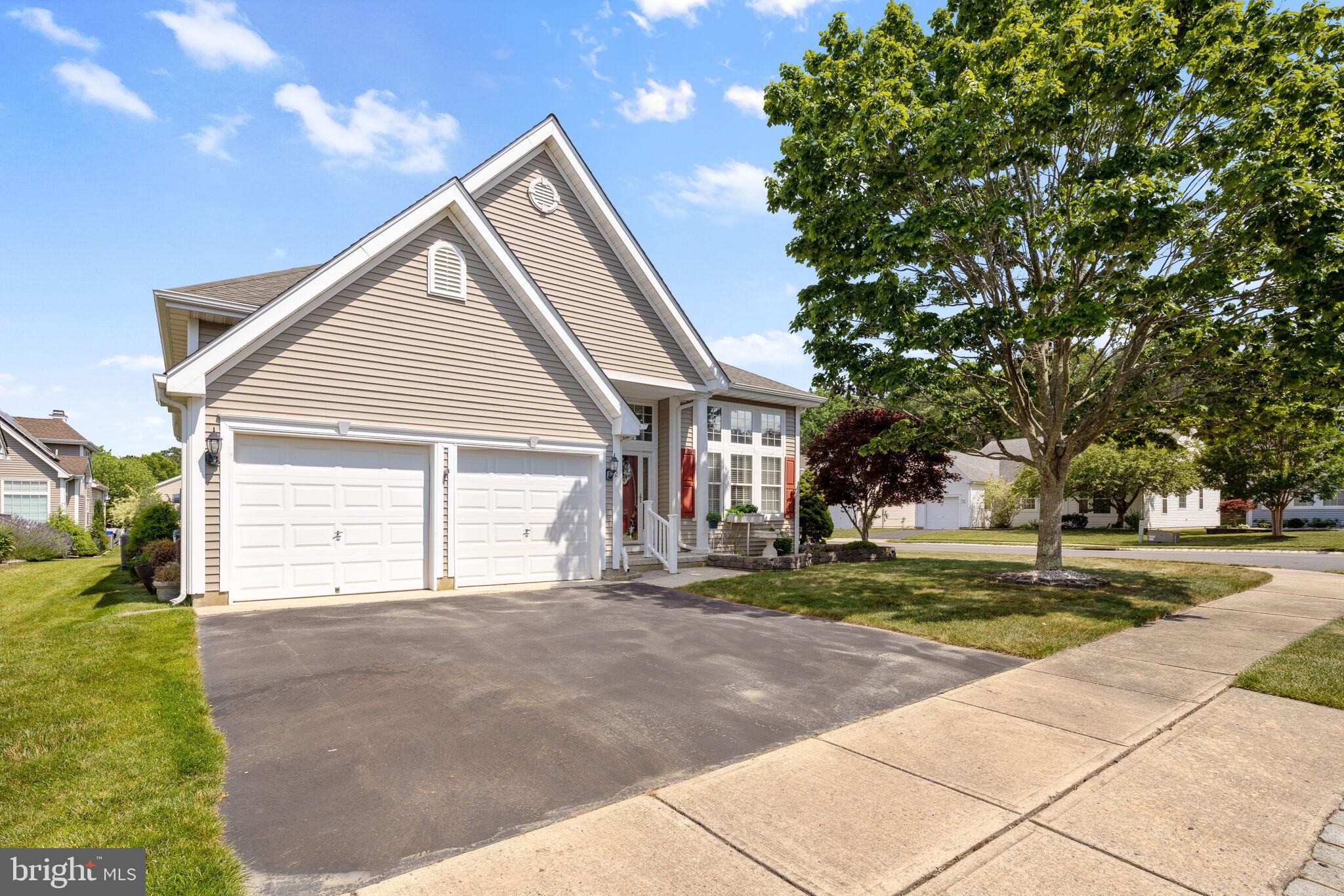 2 WOODLAKE COURT