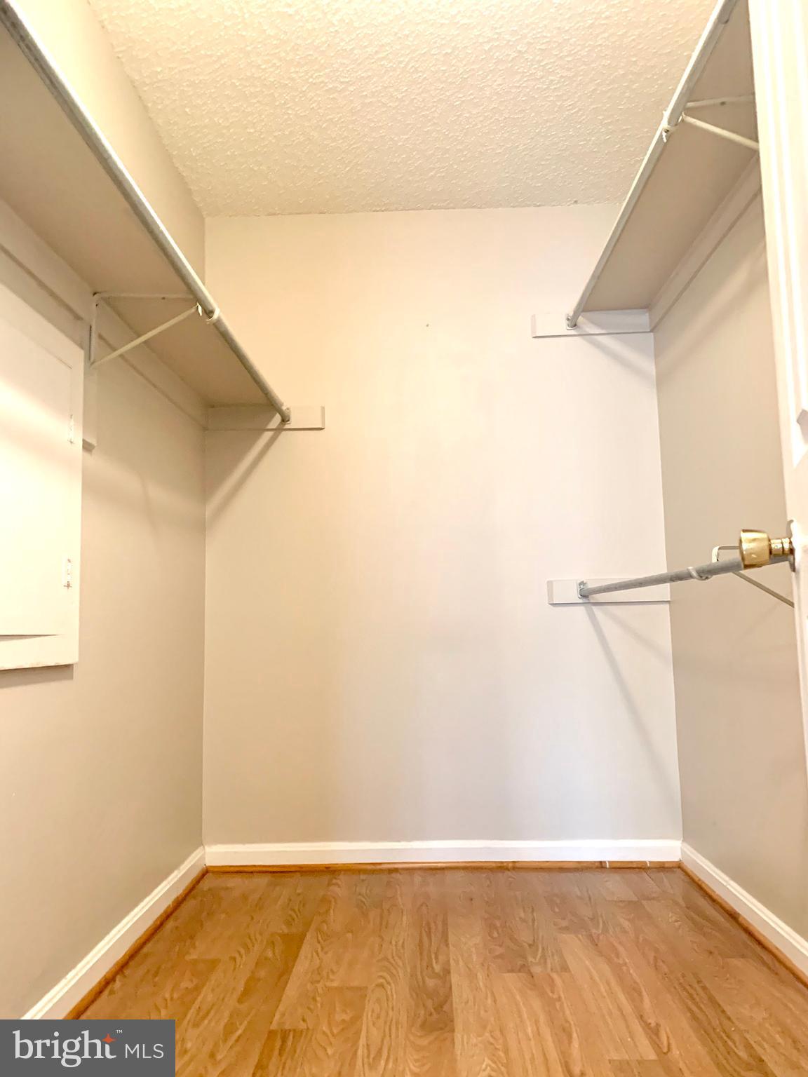 ASHBURN FARM - Residential Lease