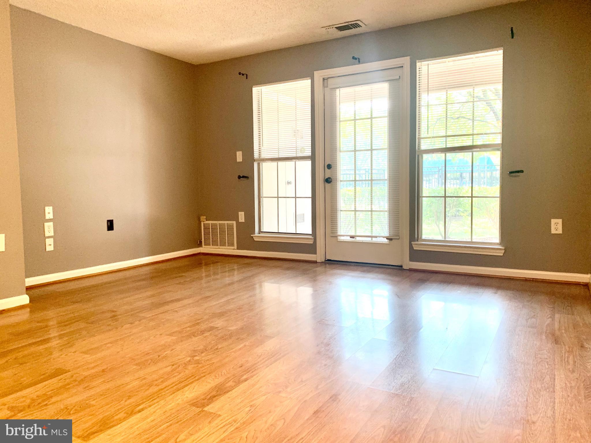 ASHBURN FARM - Residential Lease