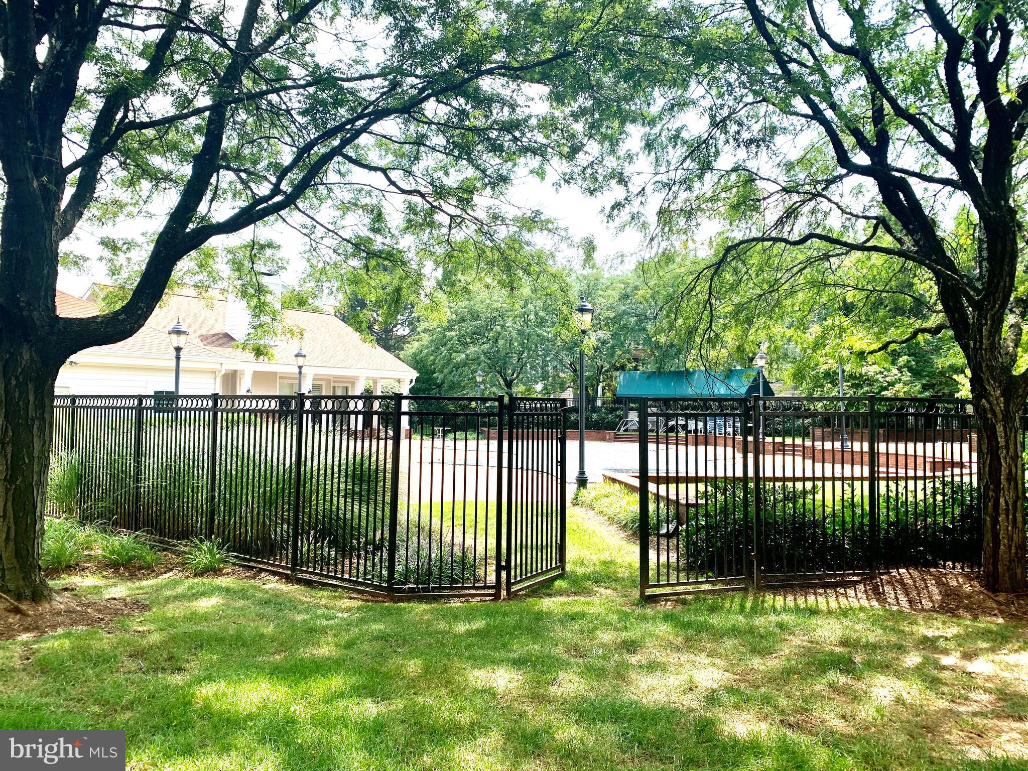 ASHBURN FARM - Residential Lease