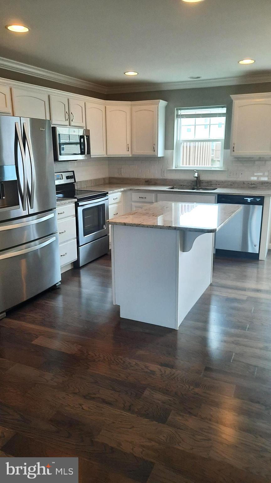 ADMIRALS QUAY - Residential Lease