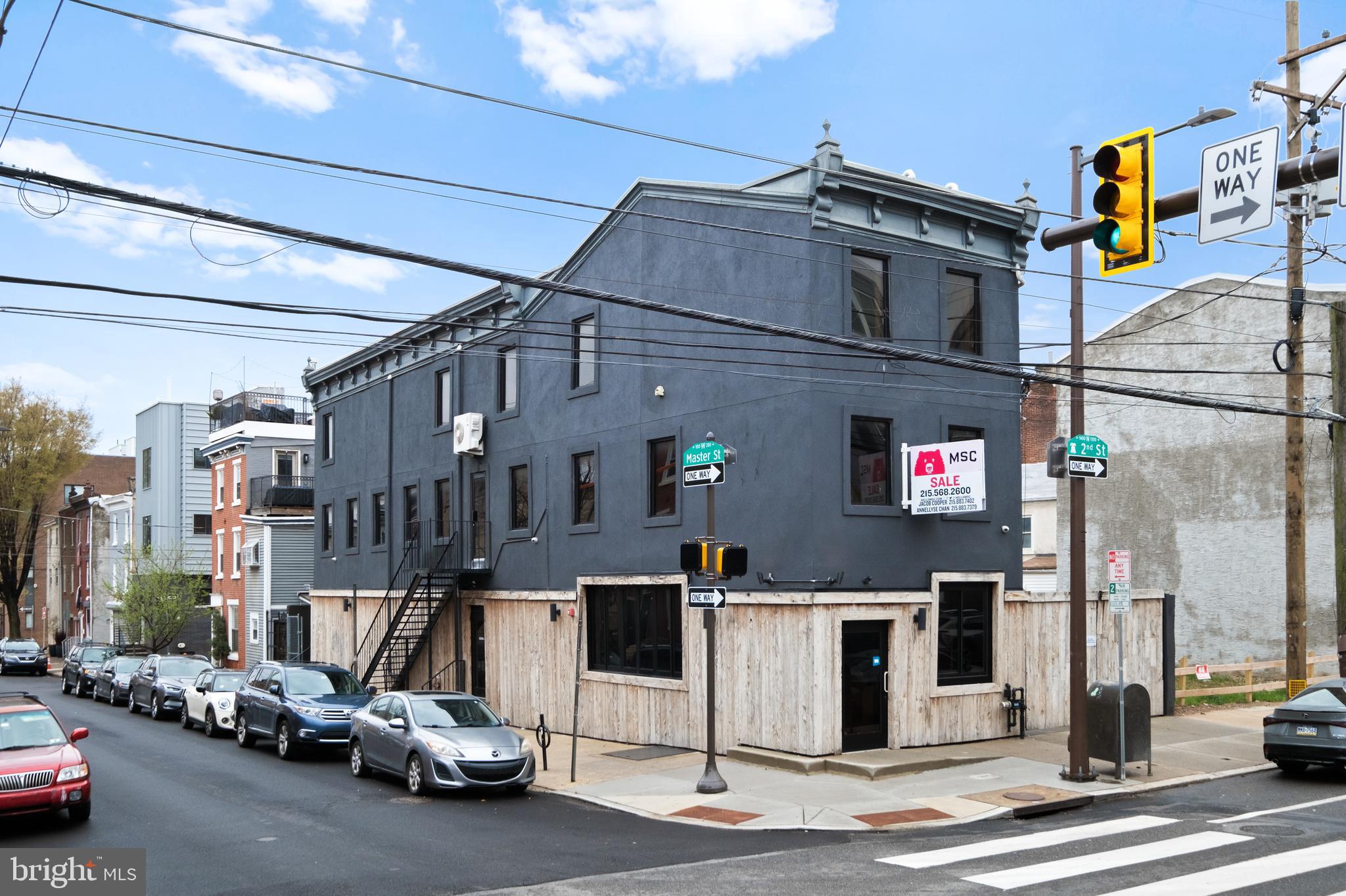 Tremendous opportunity to own and operate a turn-key bar/restaurant with a dedicated outdoor patio in Olde Kensington/Fishtown neighborhood. Includes Pennsylvania R liquor license. Fully-equipped kitchen, multiple bars, large dining room and attic for storage.