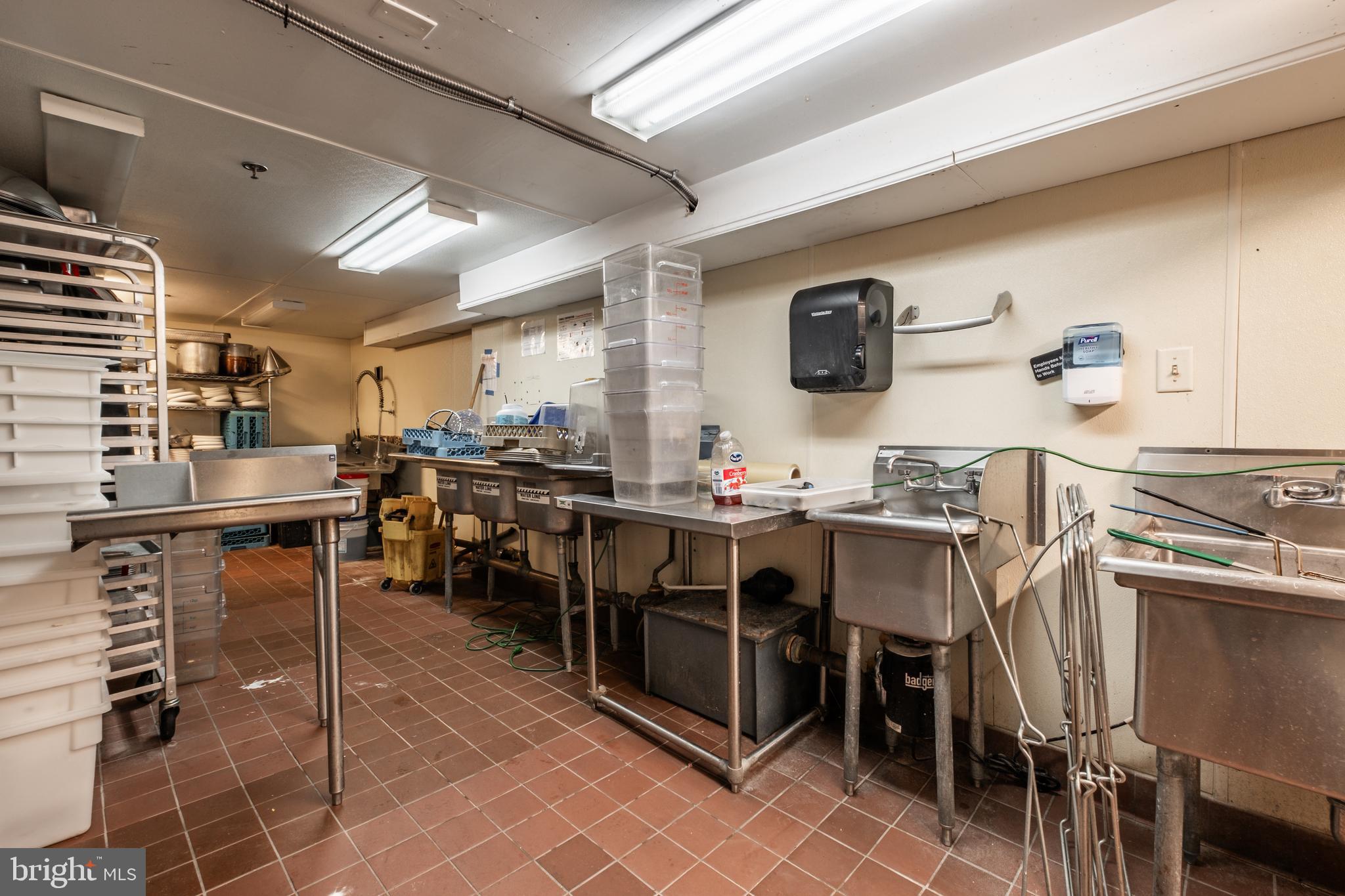 OLDE KENSINGTON - Commercial Sale
