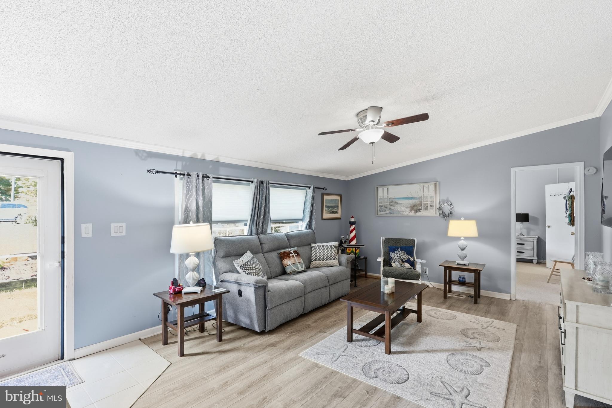 10 CIRCLE DRIVE