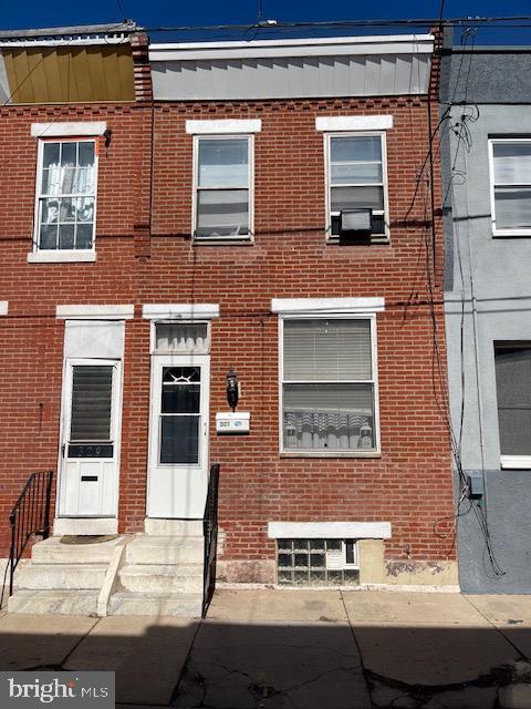 Great Starter Home / Investment property. Two bedroom home that needs some TLC. Solid Whitman block with sales over 300k. Won't last long at this price!