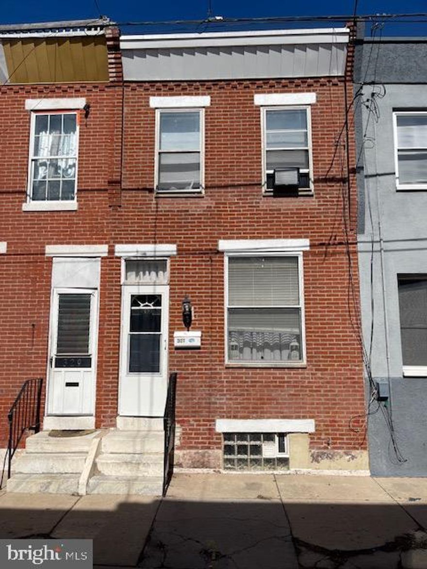 Great Starter Home / Investment property.   Two bedroom home that needs some TLC.   Solid Whitman block with sales over 300k.   Won't last long at this price!