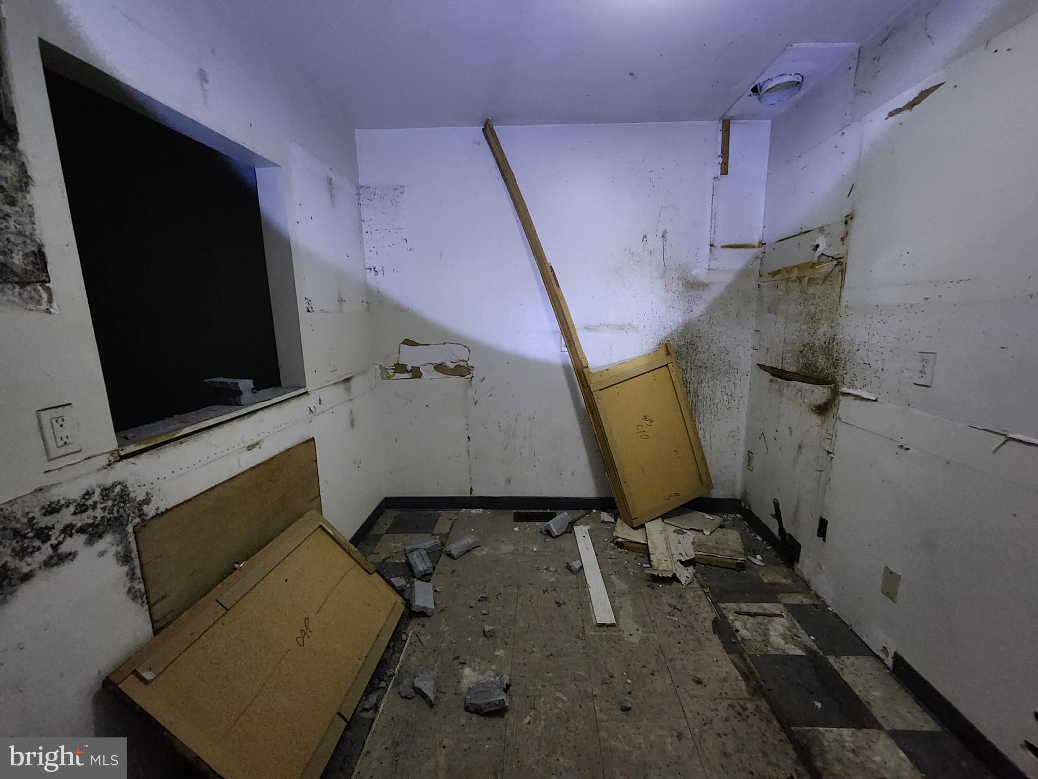 1808 PRESBURY STREET