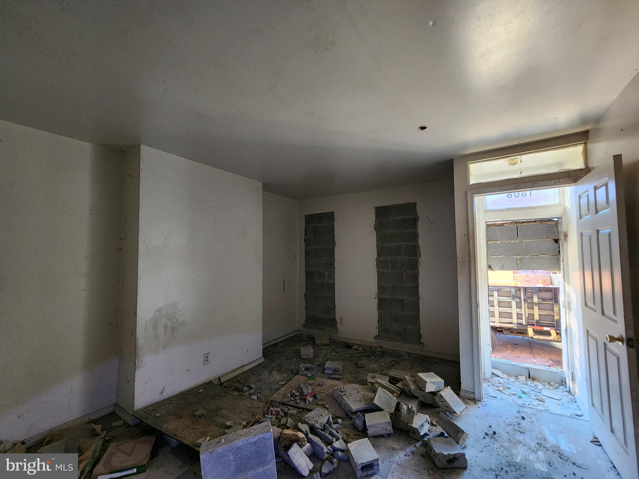 1808 PRESBURY STREET