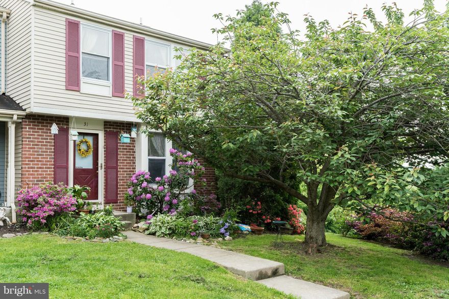 **PRICE UPDATE** 3br/2fullbath End of Group Townhouse sits on nearly a 1/2 acre of property.  Tucked away at the end of the cul-de-sac you'll enjoy a quiet rarely found in a townhouse.  The eat in kitchen has oak cabinets with ample storage and leads out to a large deck looking over the huge fenced in yard.  The finished family room has a walkout to the Amish built shed for your outdoor tools.