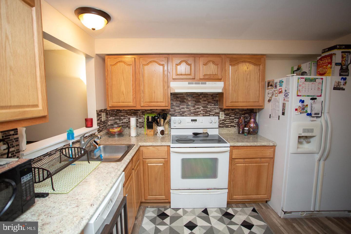 2504 GREENWOOD DRIVE