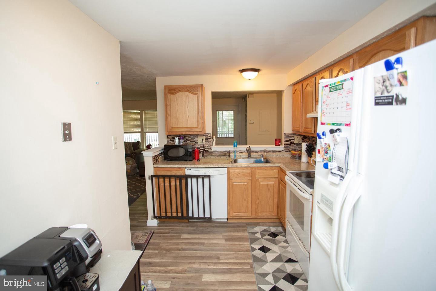 2504 GREENWOOD DRIVE