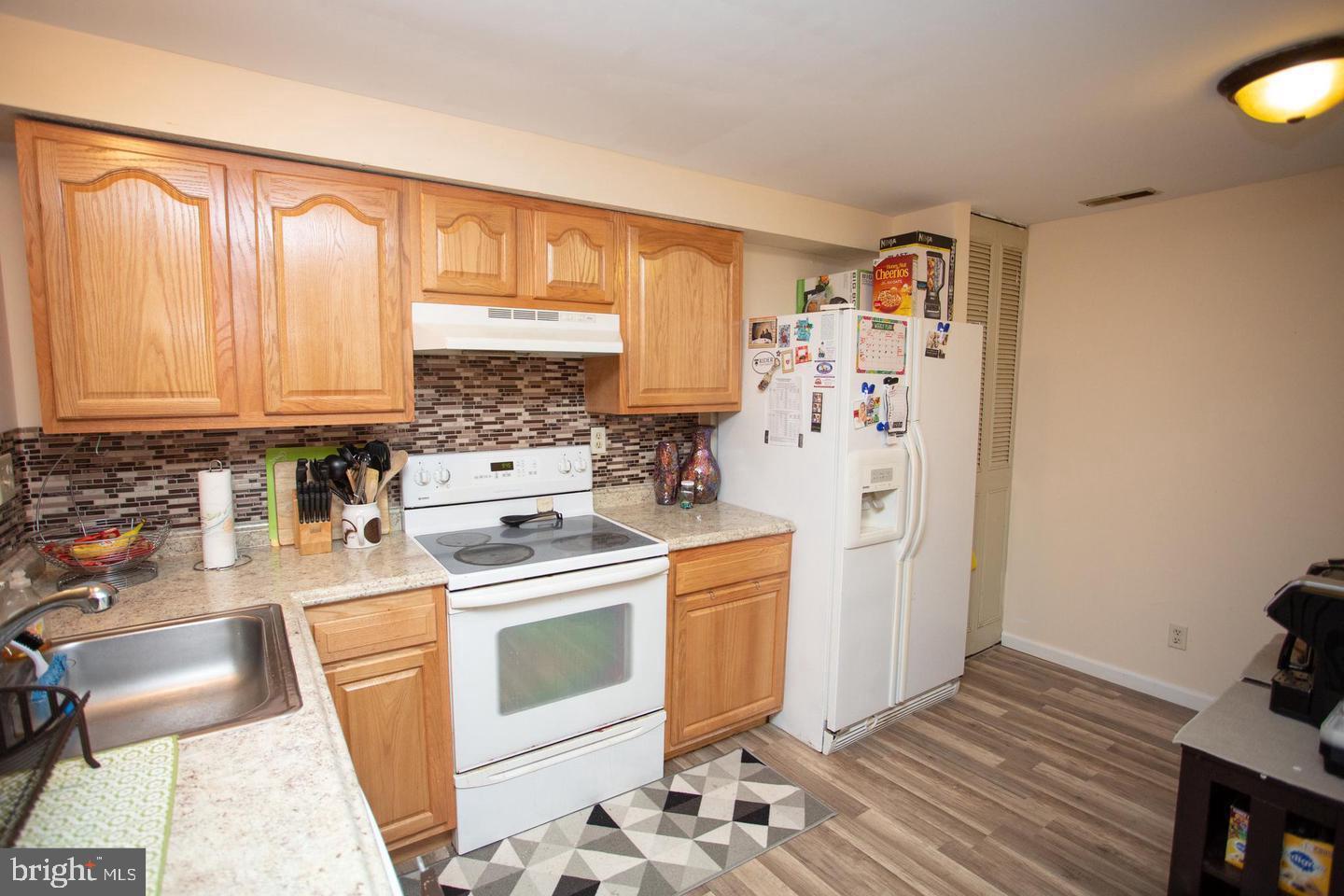 2504 GREENWOOD DRIVE