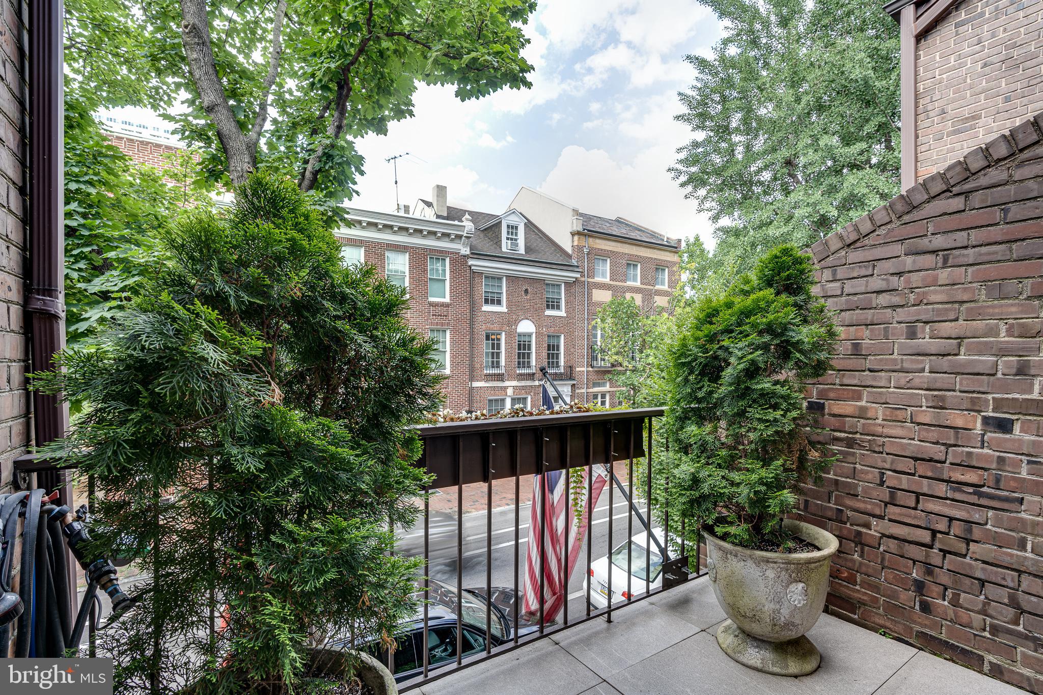 SOCIETY HILL - Residential