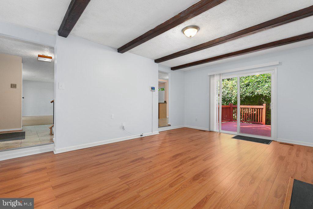 9076 GOLDAMBER GARTH
