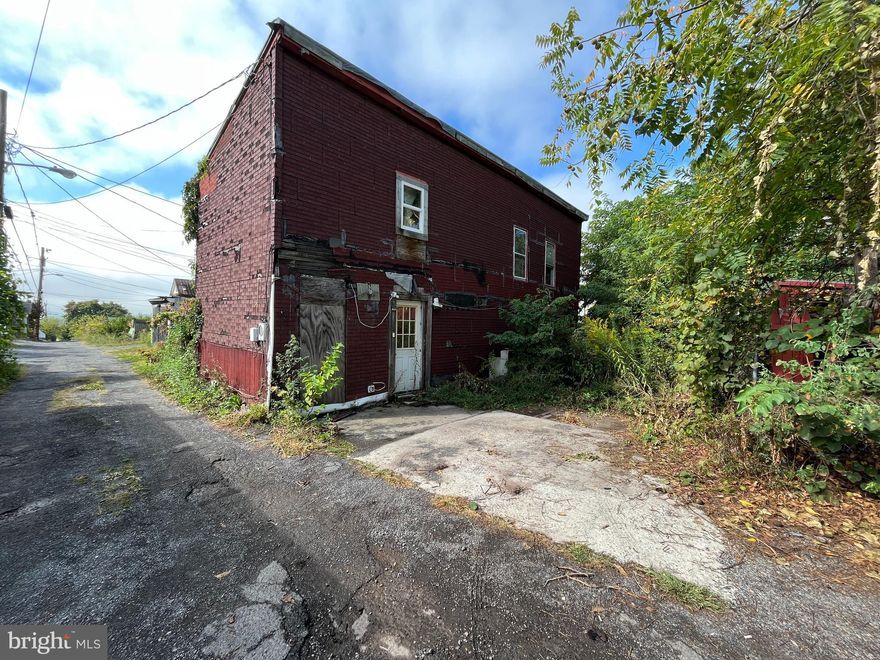 ONLINE AUCTION: Bidding begins 11/4/2025 @ 10:00 AM. Bidding ends 11/6/2025 @ 11:45 AM. List Price is Suggested Opening Bid. Deposit: $5,000
Two-story detached home in Cumberland (Allegany County), believed to be vacant. Short distance to the North Branch of the Potomac River and downtown Cumberland Historic District. Major traffic artery: W Industrial Blvd.