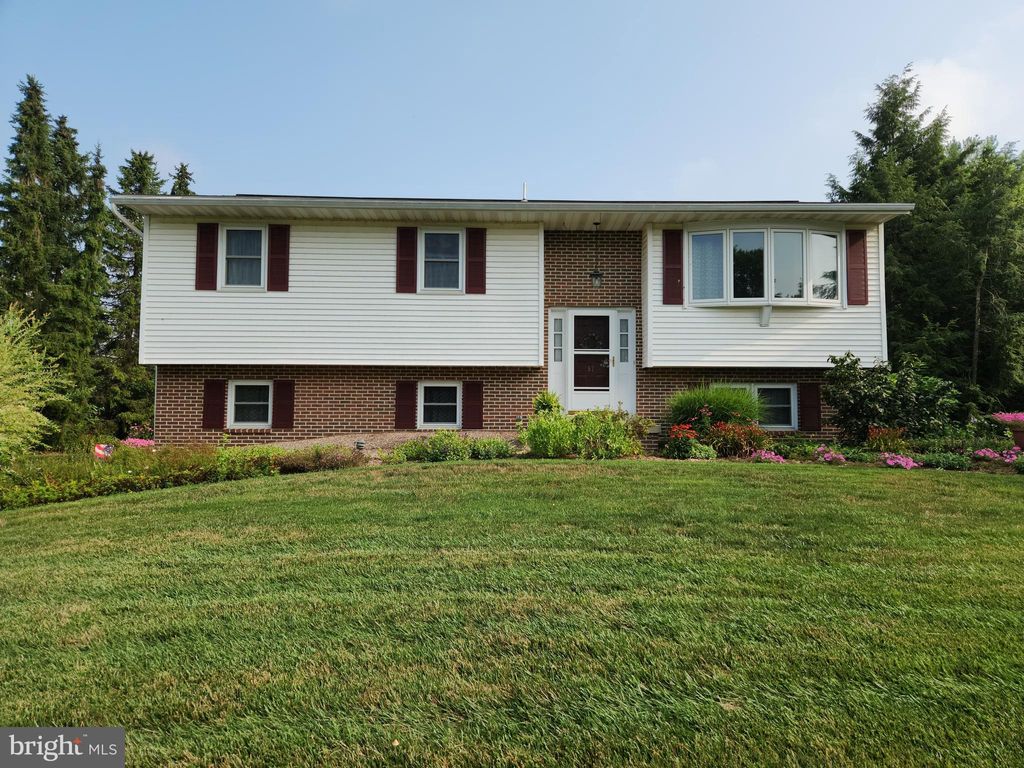 Photo of 57 PINEWOOD AVE, LITITZ, PA 17543 (MLS # PALA2038142)