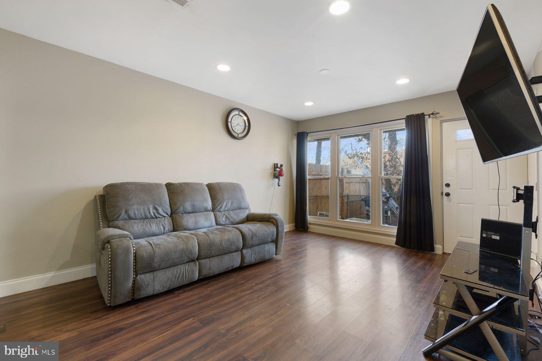 PALMER PARK 01 - Residential