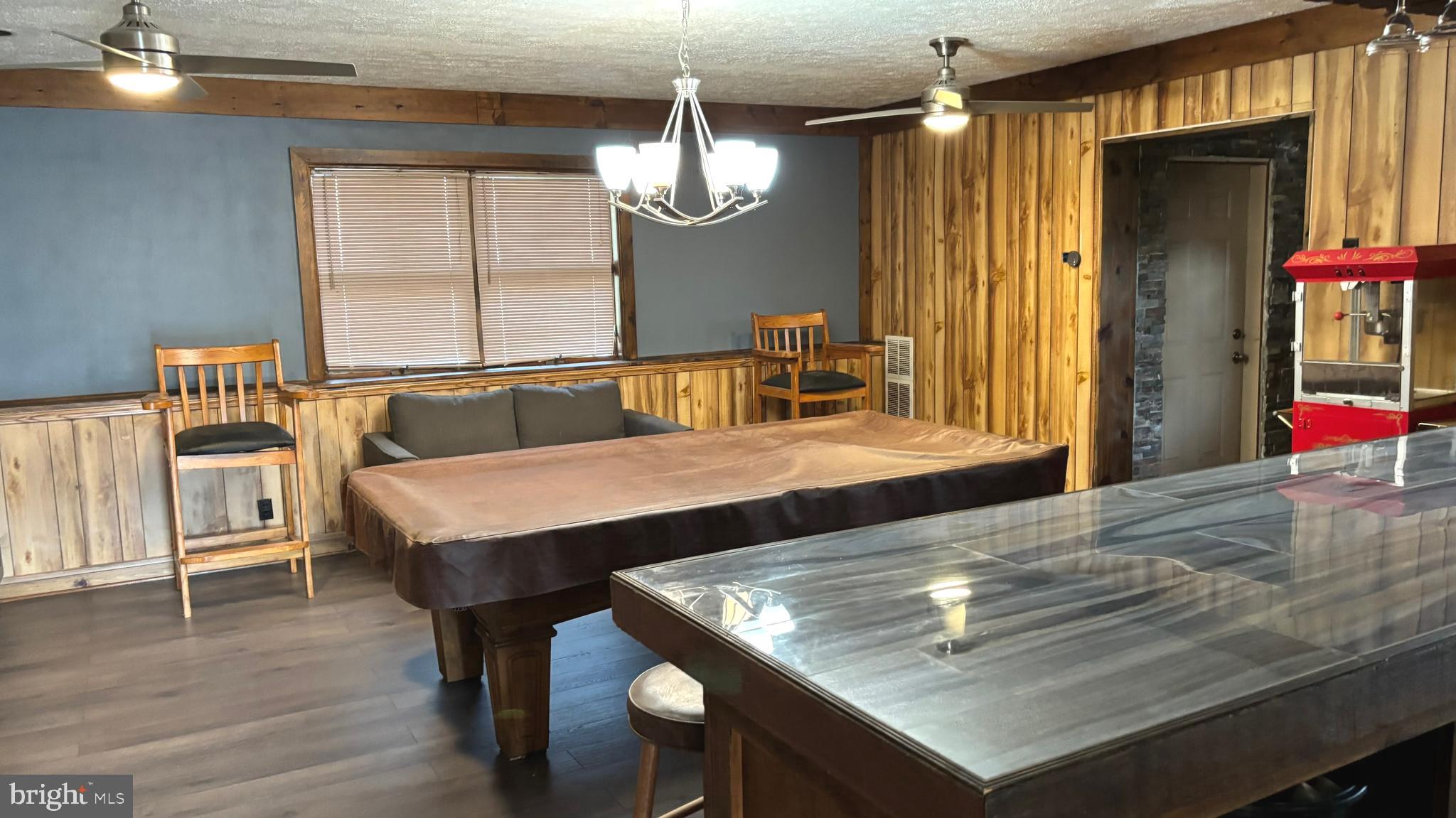 MIDDLE RIDGE ESTATES - Residential