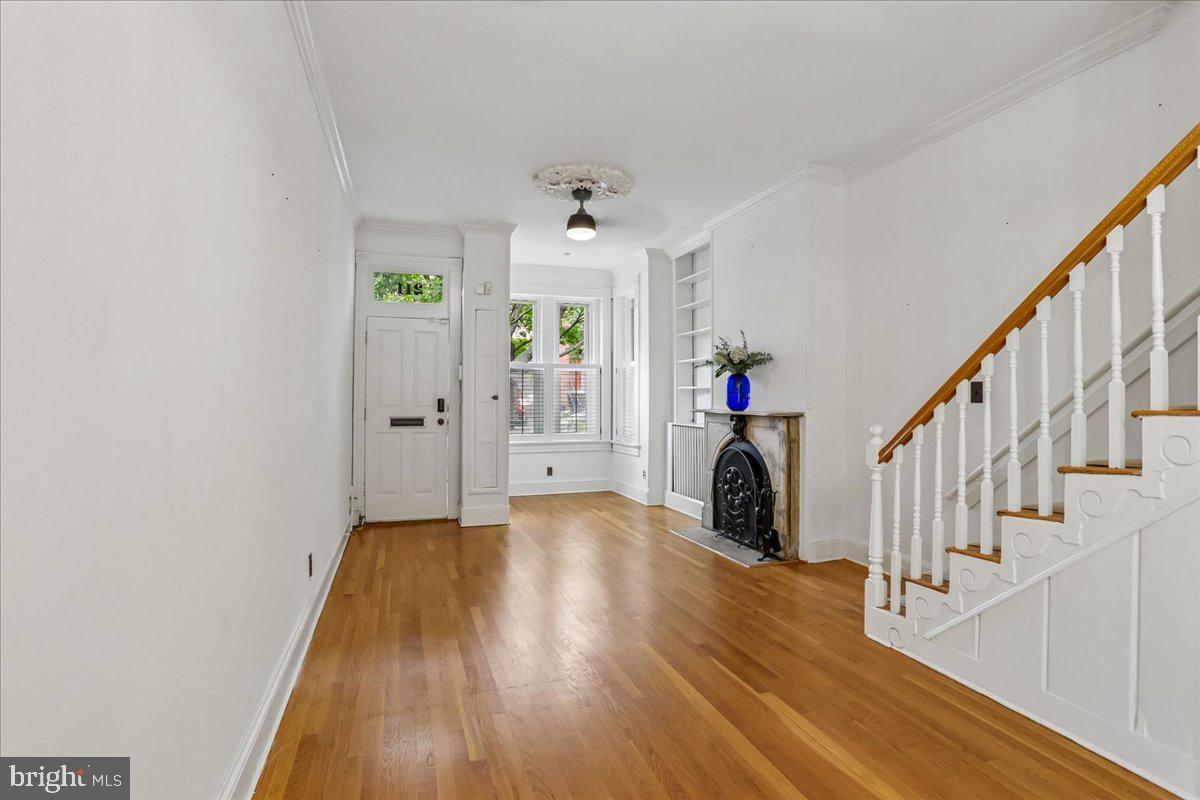 211 5TH STREET SE