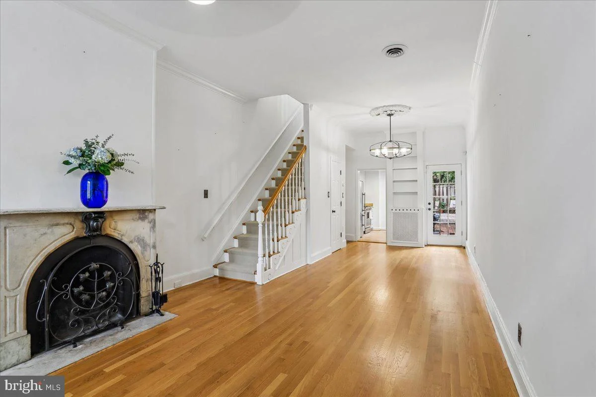 211 5th Street SE, Washington, DC 20003 photo 2