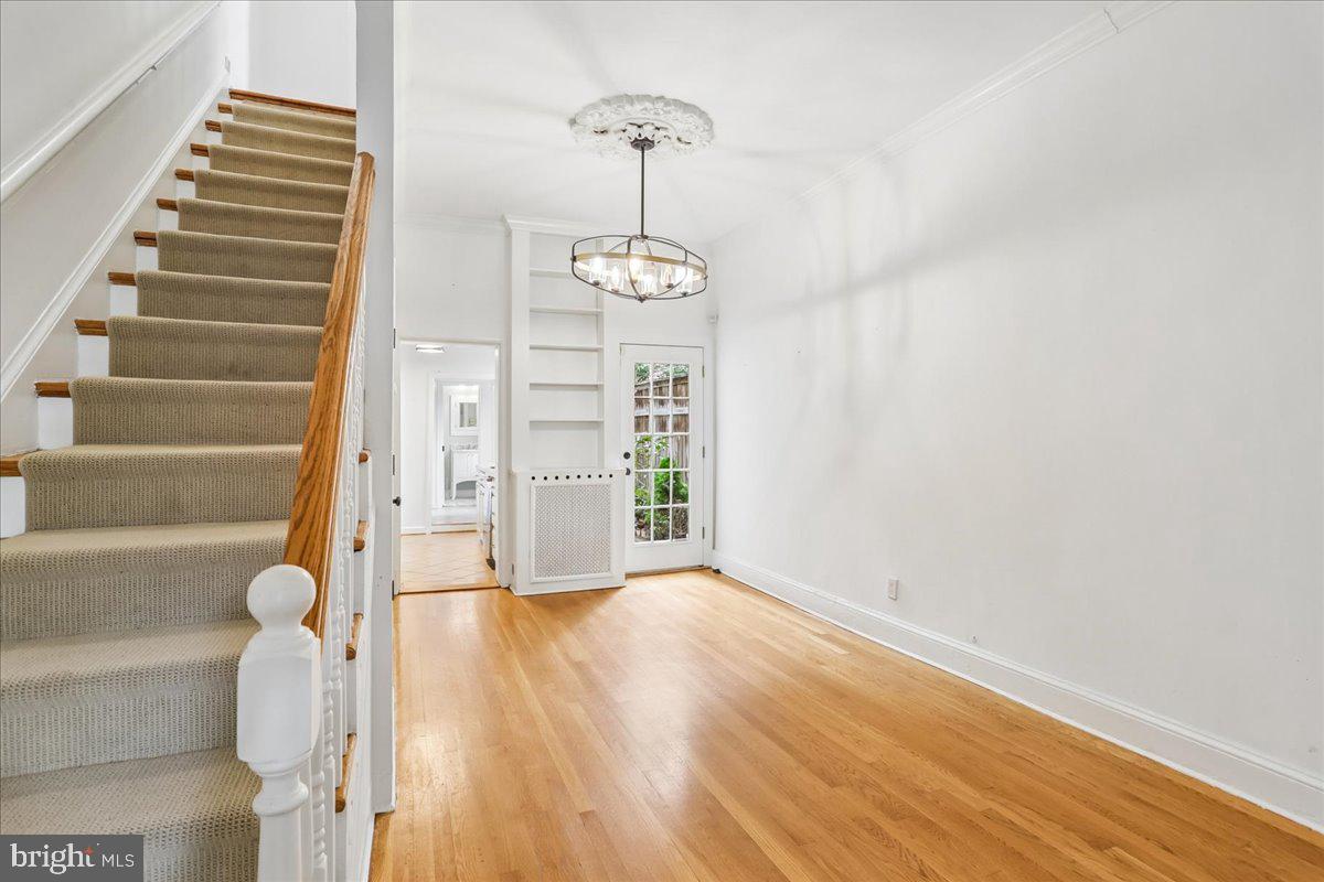 211 5TH STREET SE