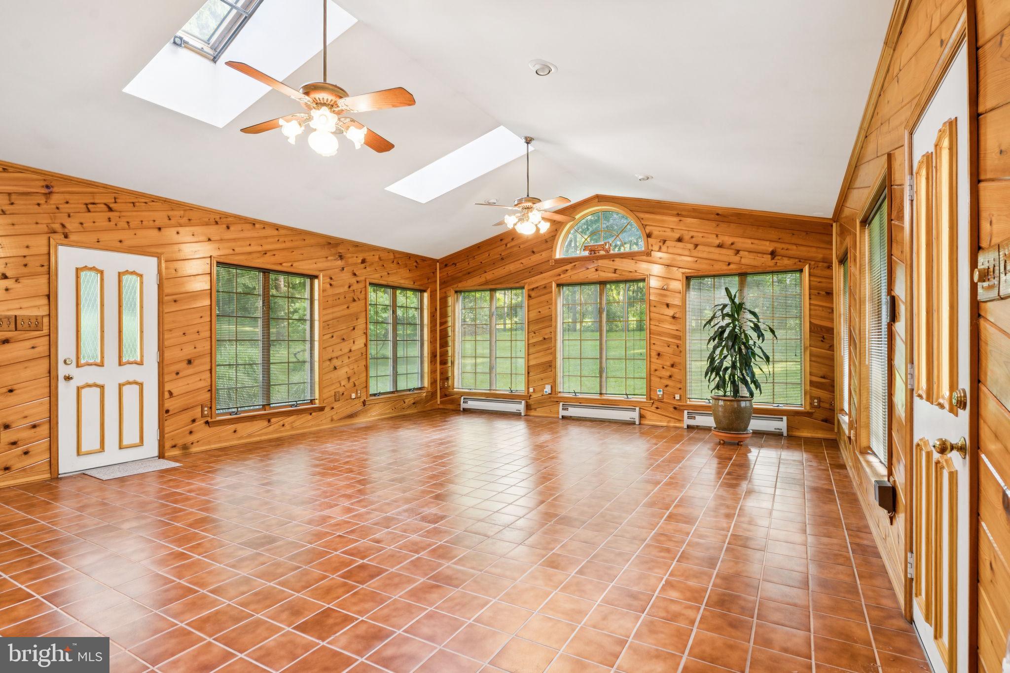 1611 W LYNN DRIVE