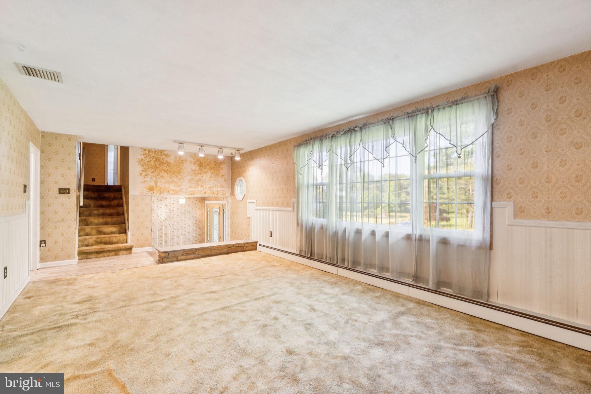 1611 W LYNN DRIVE