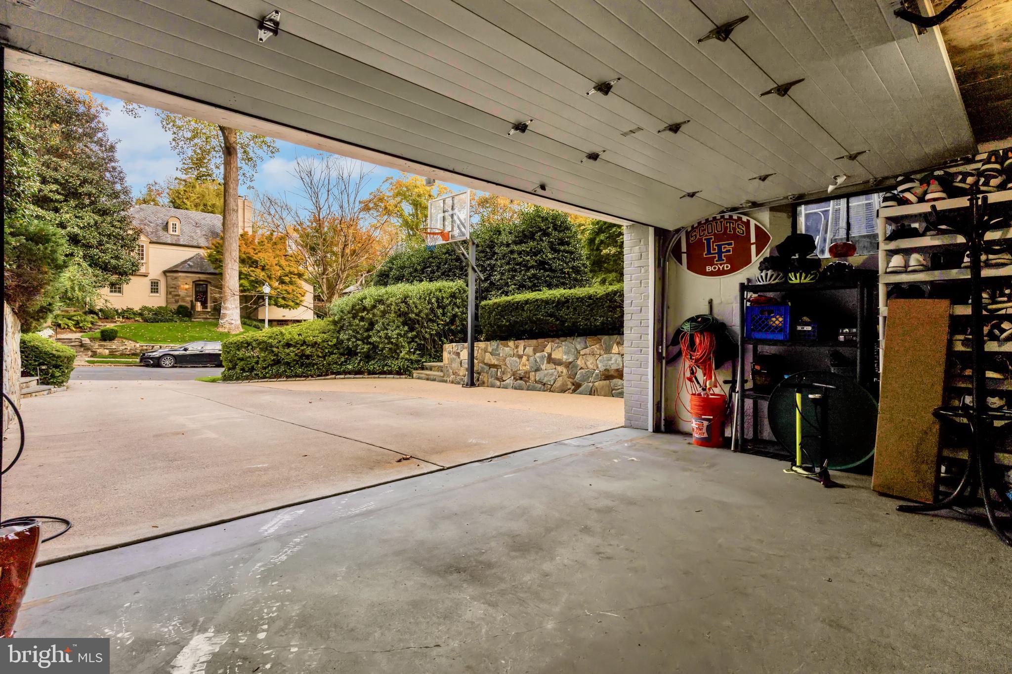 SPRING VALLEY - Residential