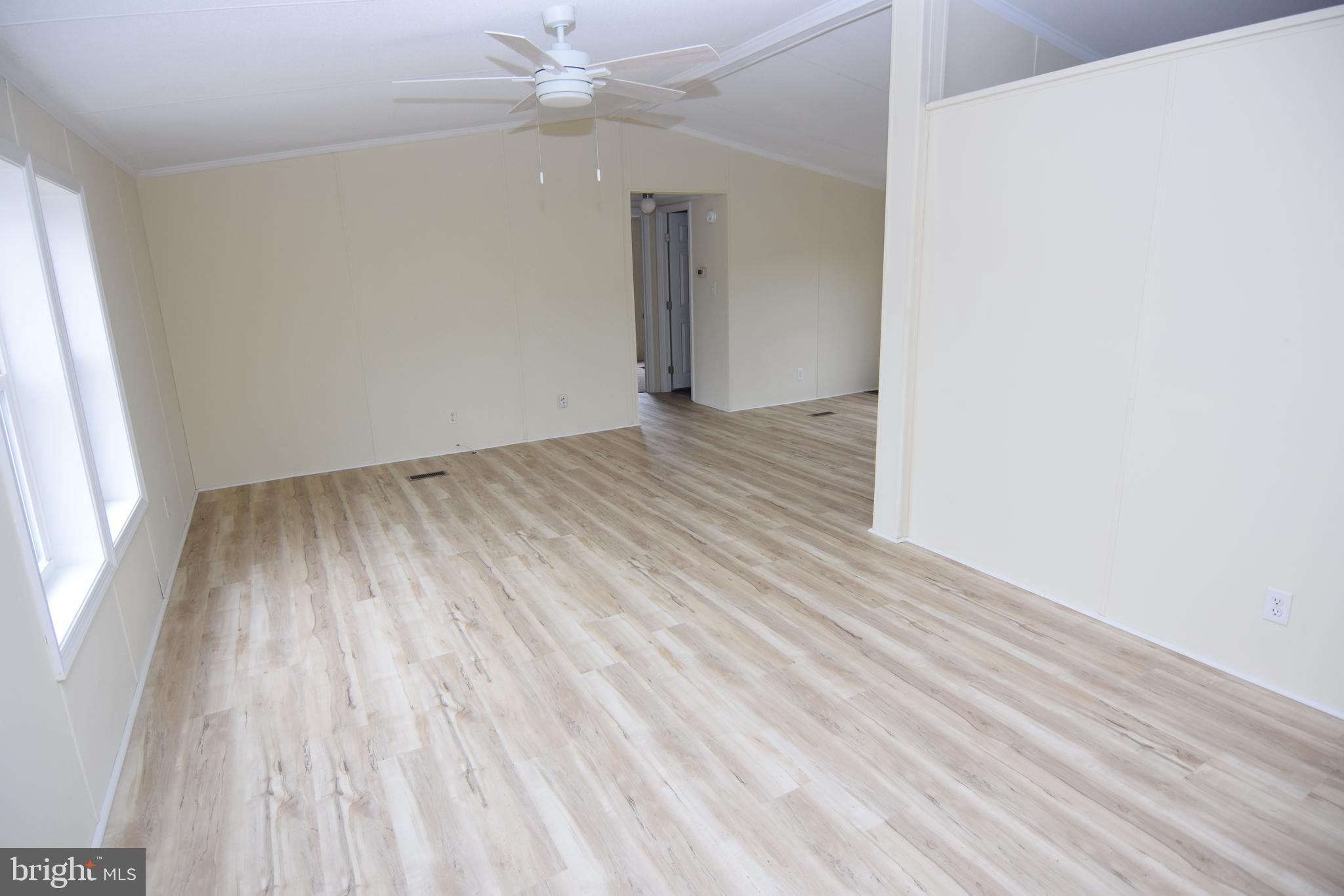 8711 GARDEN LANE