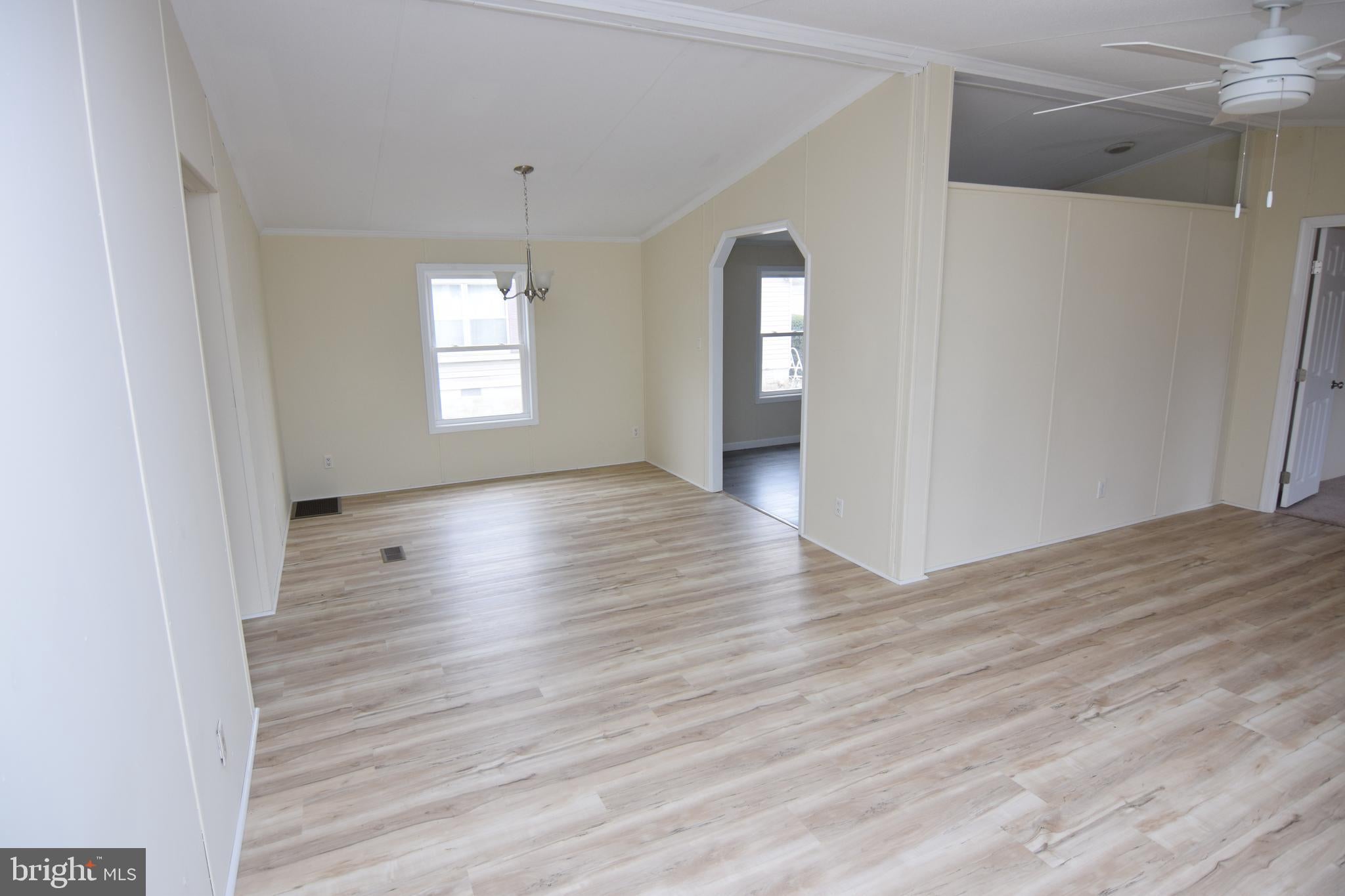8711 GARDEN LANE