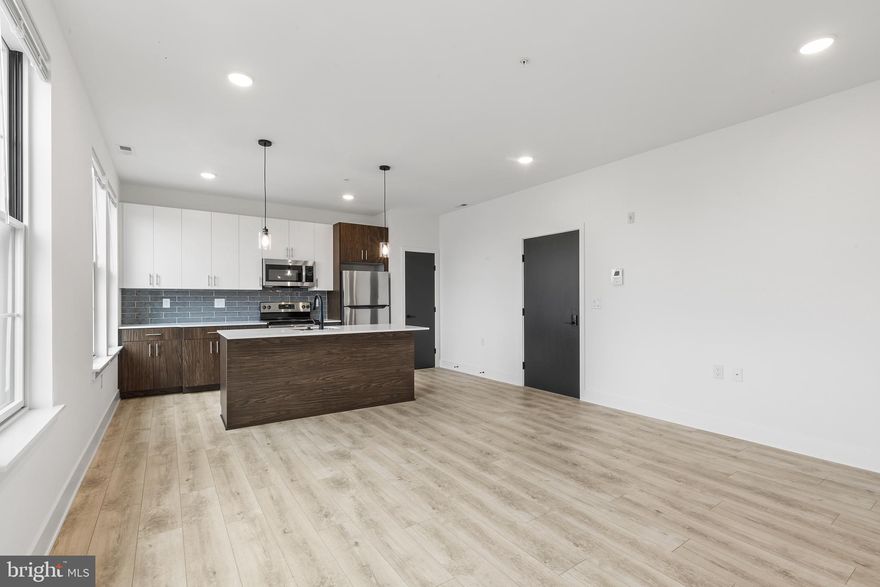 Welcome to 10th & Wash - Brand New Construction Building in the heart of Bella Vista on the corner of 10th & Washington with an Elevator and amazing Roof Deck that provides un paralleled views of the city.  Each unit has stainless steel appliances, modern kitchens and bathrooms and in-unit laundry. Tons of windows throughout that provide almost every unit in the building a glimpse of the skyline at some point. First, Last & Security due prior to move-in. $40 application fee each tenant through RentSpree. NO Pets.