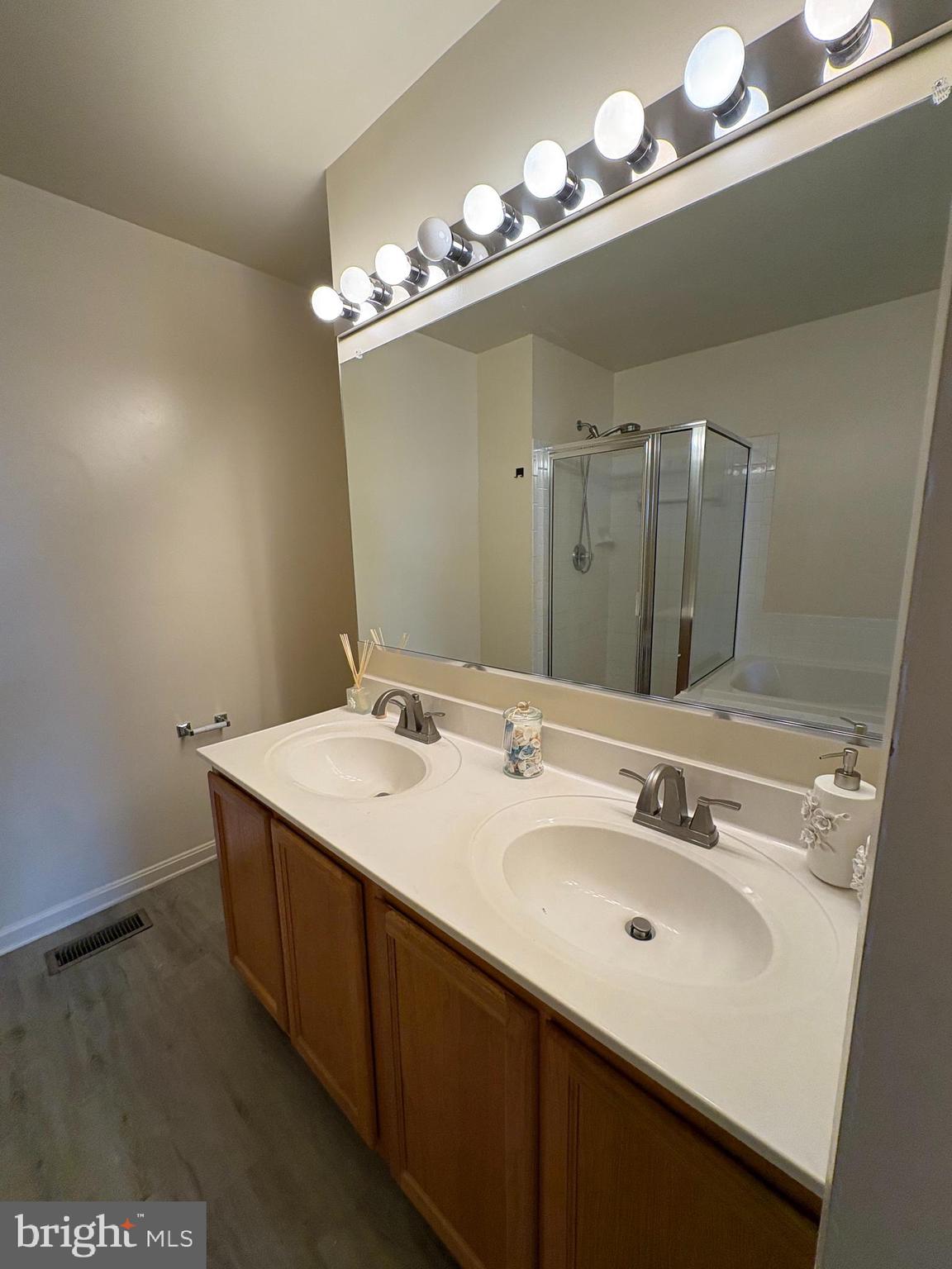 SEVEN OAKS - Residential