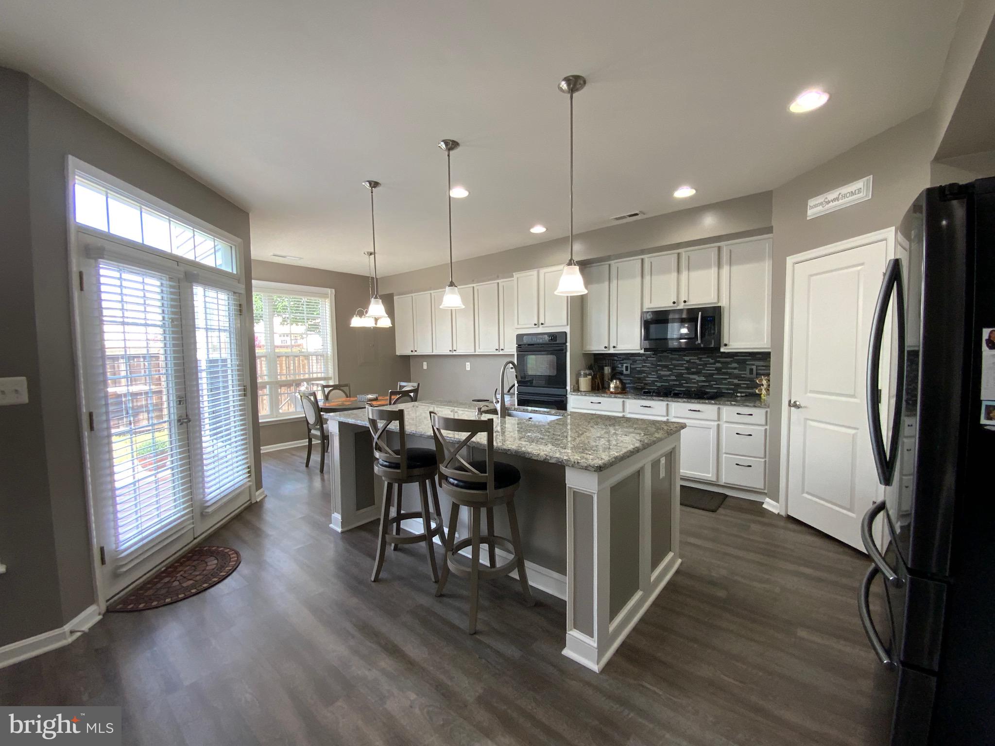 PEMBROOKE - Residential