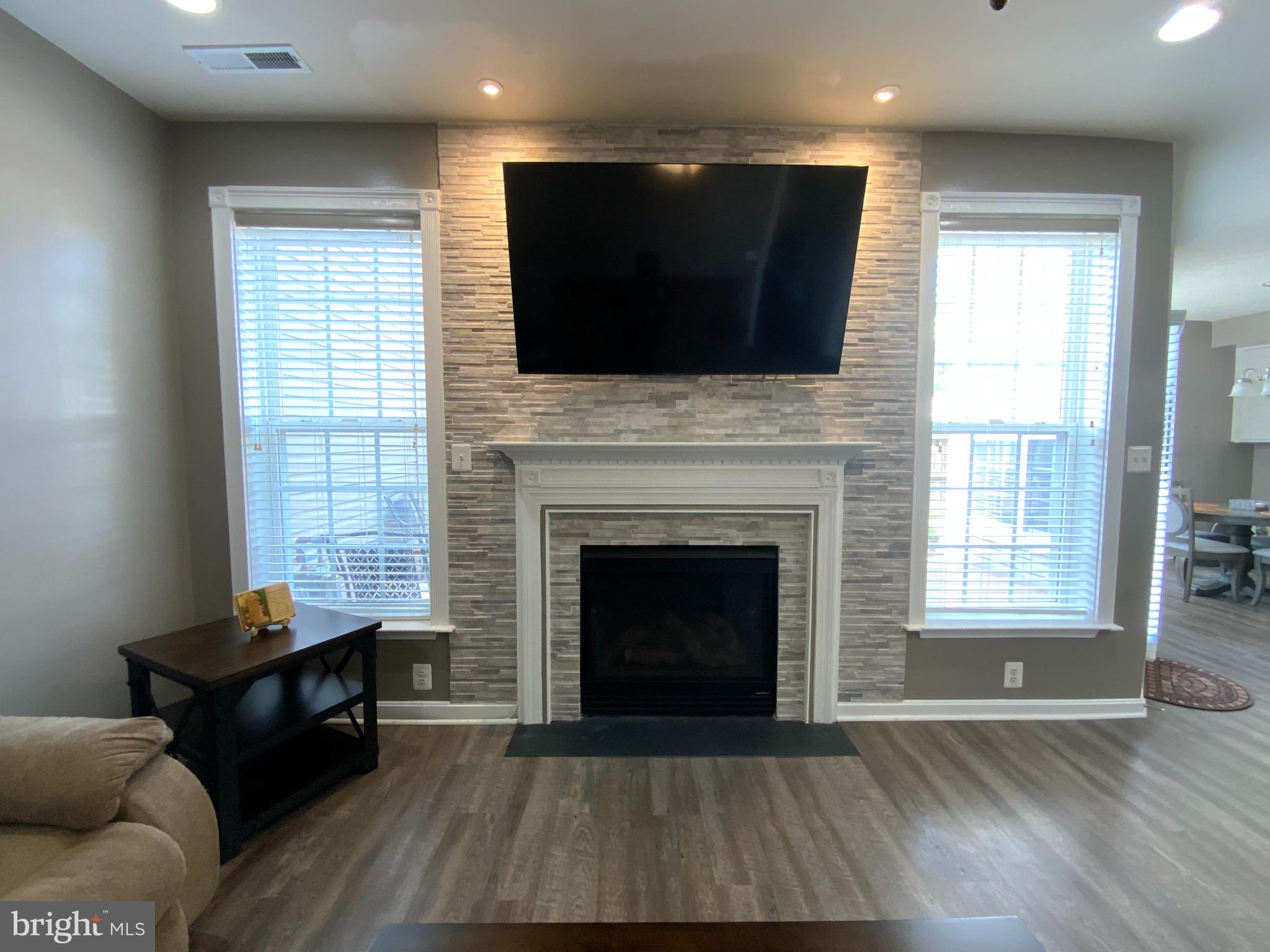 PEMBROOKE - Residential